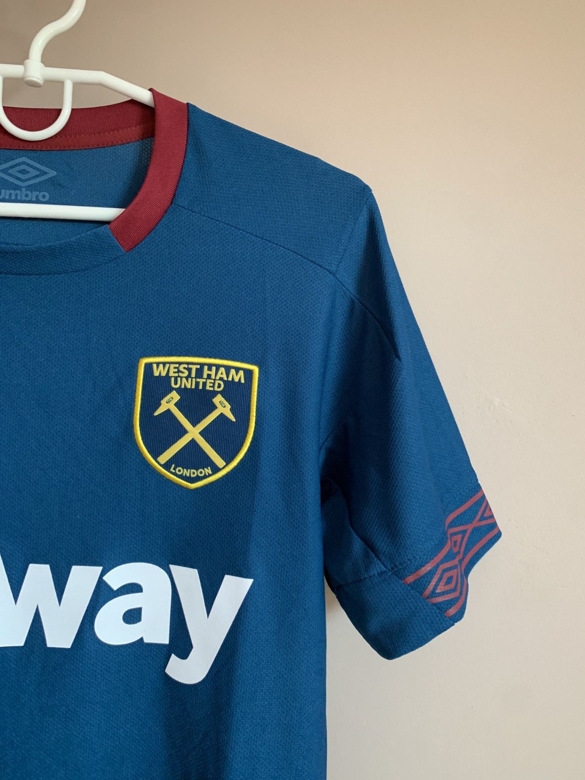 Umbro West Ham United Away Football Shirt Umbro Soccer Jersey Sz S Size US S / EU 44-46 / 1 - 4 Thumbnail