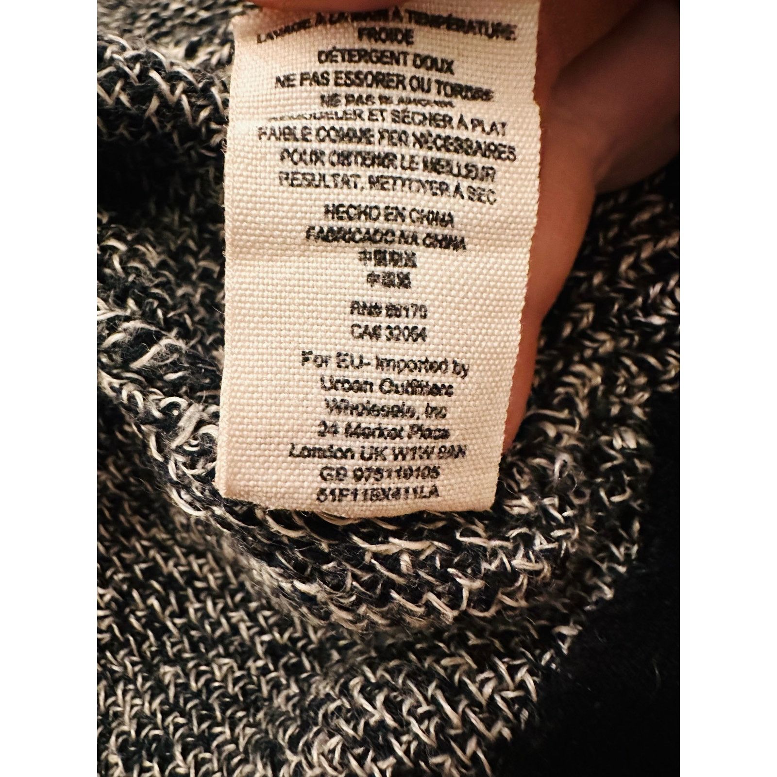 Free People EUC Free People Oversized Black White Crop Sweater XS Size XS / US 0-2 / IT 36-38 - 7 Thumbnail