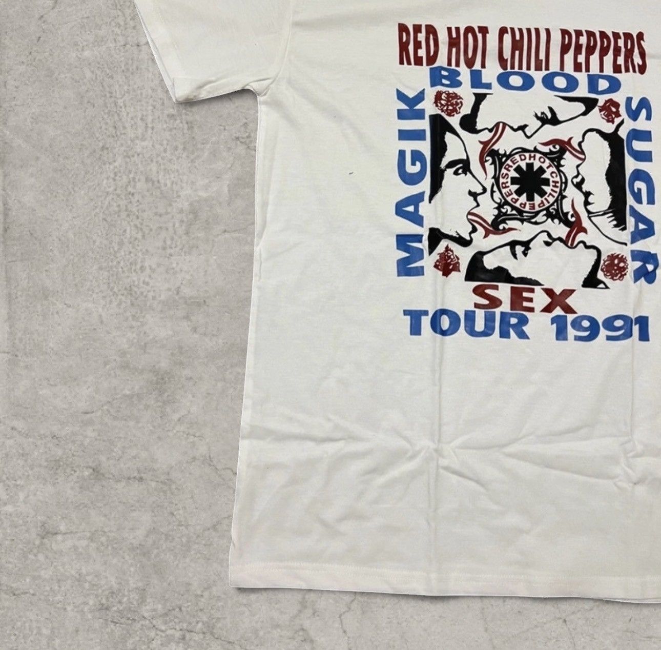 Japanese Brand Vintage style tshirt in white, Red Hot Chilli Pepper. Size L Size US M / EU 48-50 / 2 - 2 Thumbnail