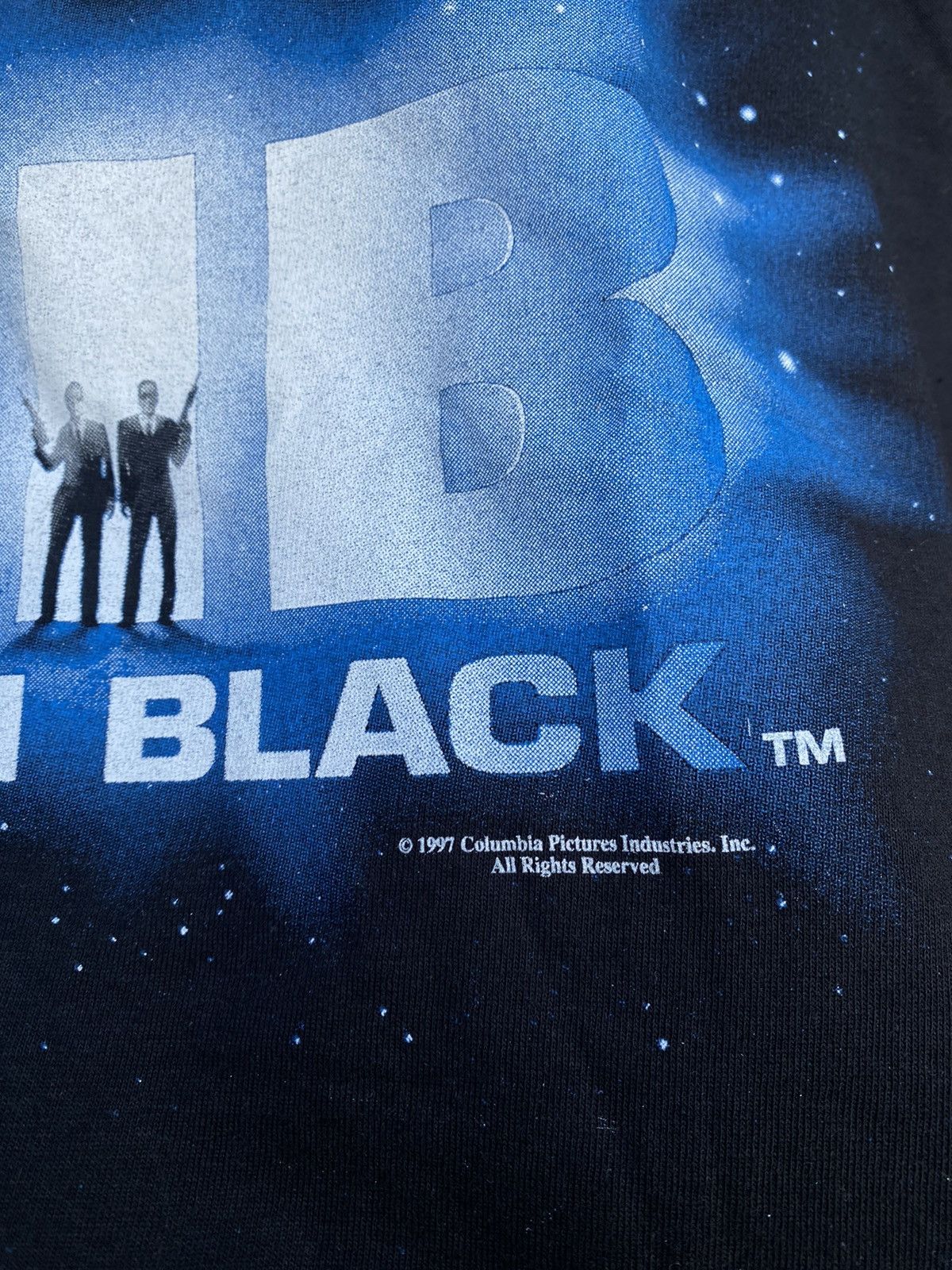 Vintage Vintage 1997 Man In Black Screen Stars Dead Stock T-Shirt Size US L / EU 52-54 / 3 - 3 Thumbnail