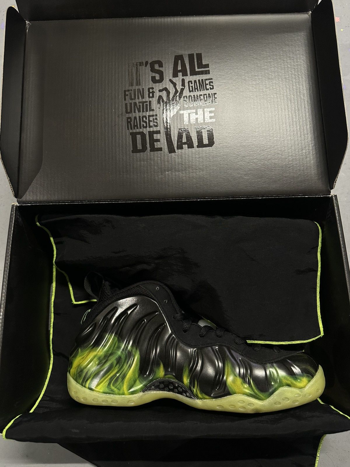 Nike Nike Air Foamposite One 'ParaNorman'. Size US 8 / EU 41 - 8 Thumbnail