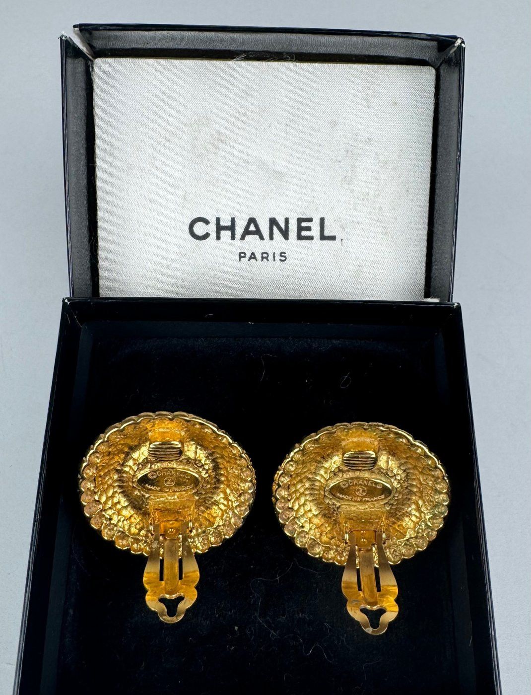 Chanel Chanel Faux Pearl with Gold Plating Sunburst Sides Clip-on Size ONE SIZE - 2 Thumbnail