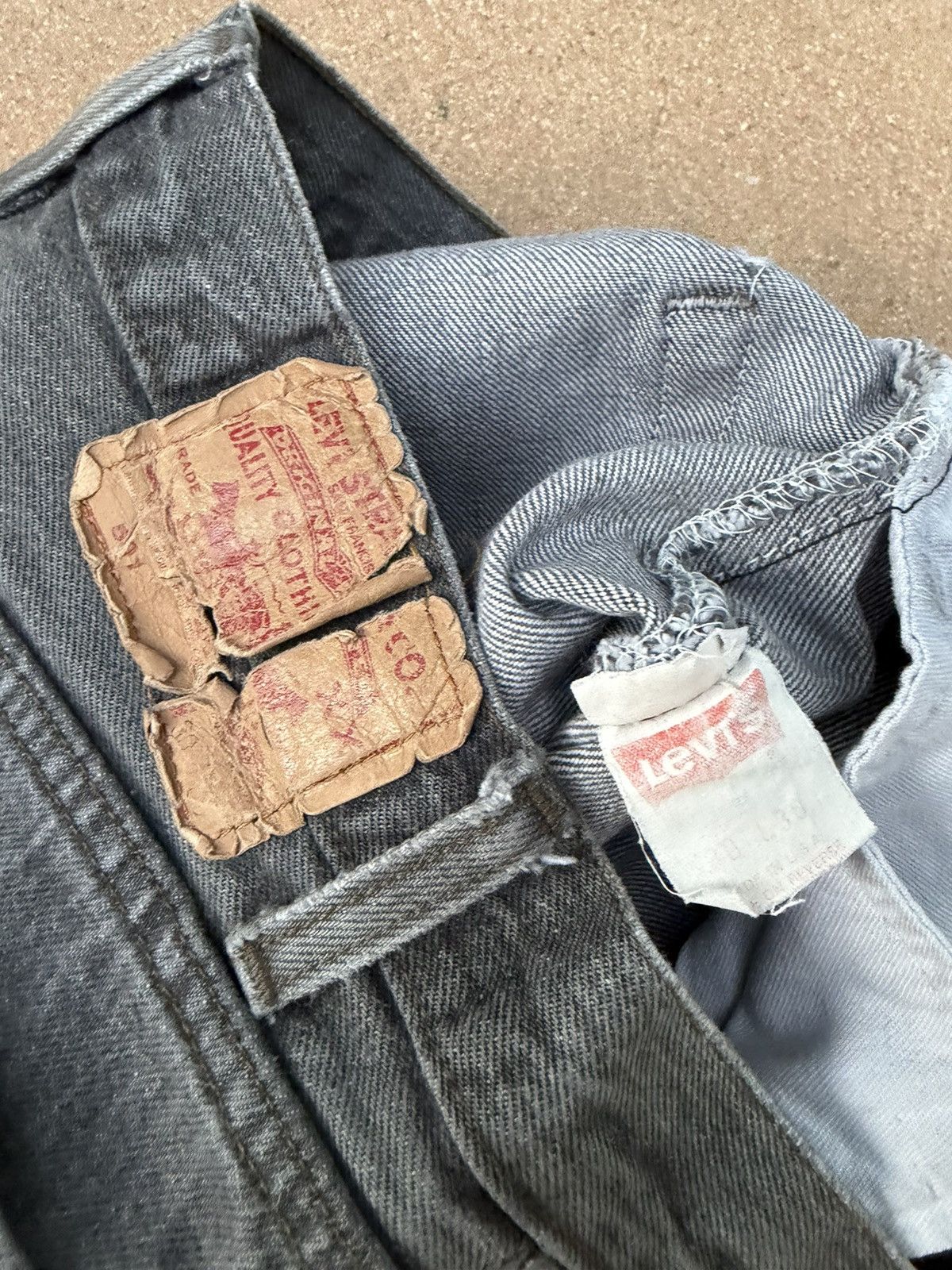 Levi's Vintage 90s Levi’s 501xx Buttonfly l Faded Black Jeans 28x29 Size US 28 / EU 44 - 6 Thumbnail