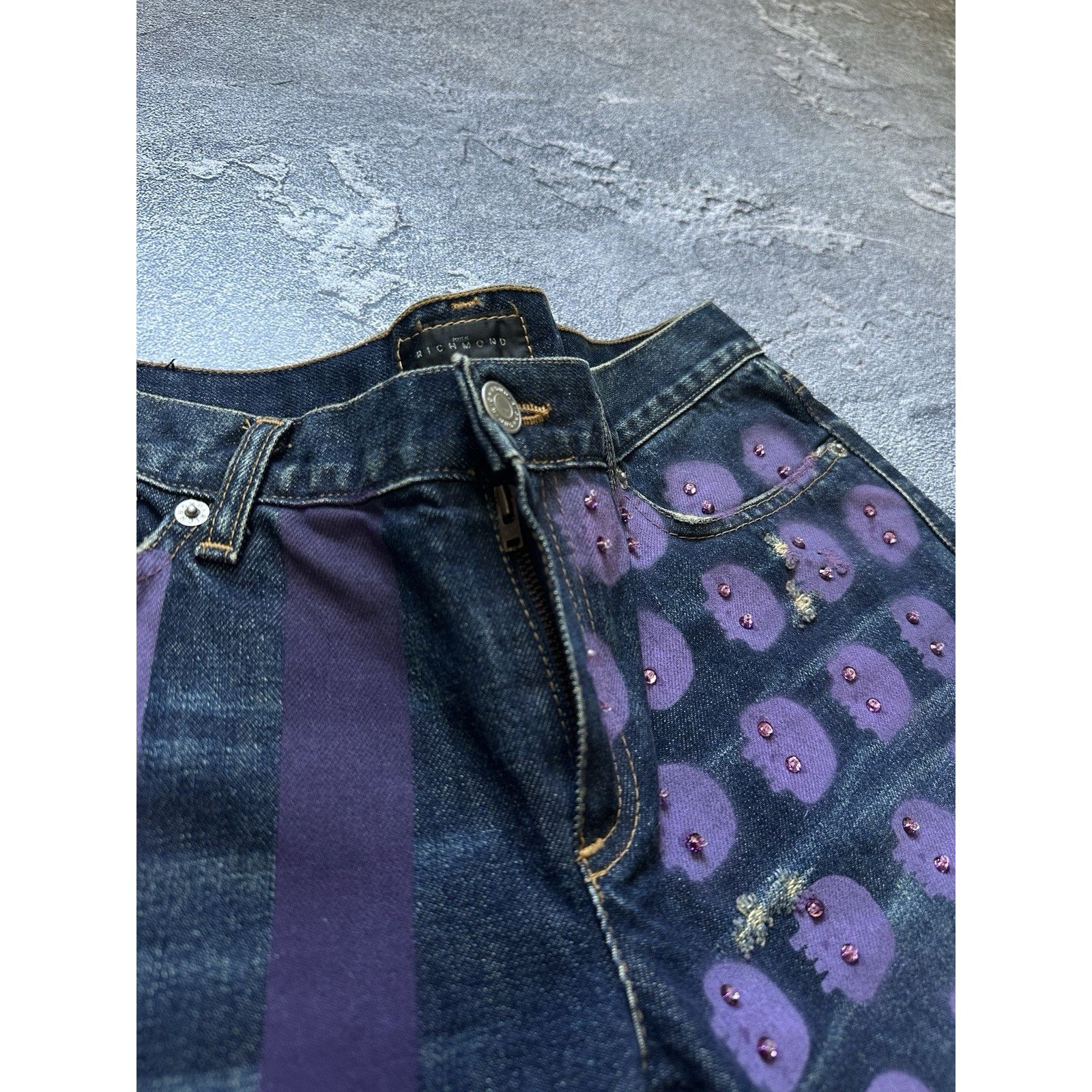 John Richmond Vintage John Richmond Bootcut Overprinted Punk Denim Pants Size 28" / US 6 / IT 42 - 8 Thumbnail