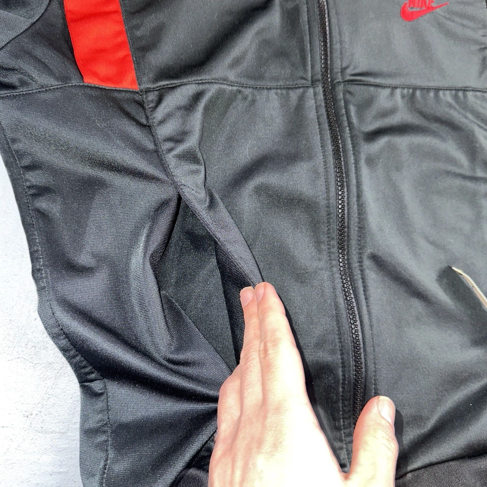 Nike VINTAGE Nike 1985 Air Jordan Jacket Bred Chicago L Black Red Poly Zip Track jacket Mens Size US L / EU 52-54 / 3 - 7 Thumbnail