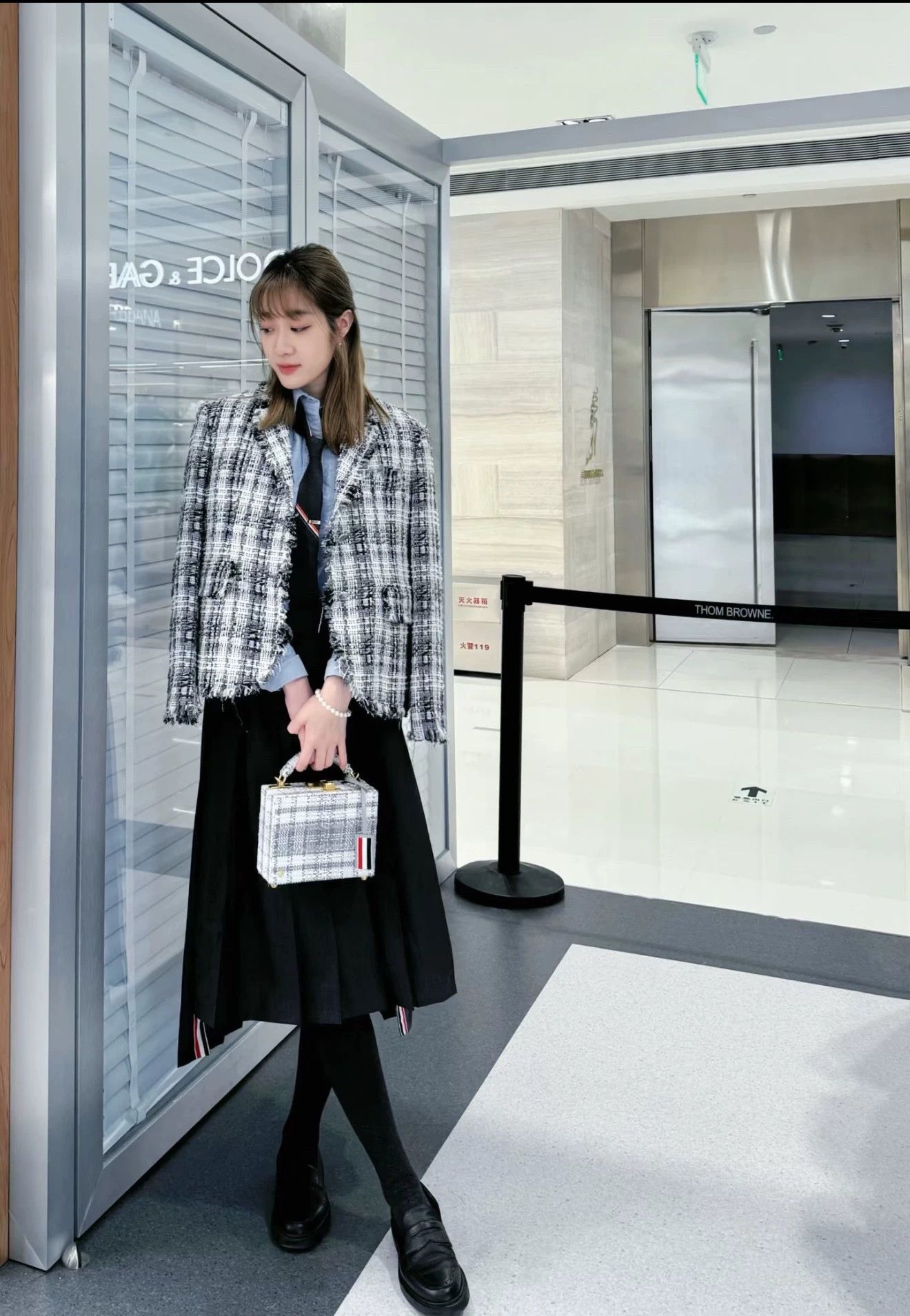 Thom Browne Thom Browne Women's B&W Raw Edge Coco Blazer Rare Runway Size XS / US 0-2 / IT 36-38 - 7 Thumbnail