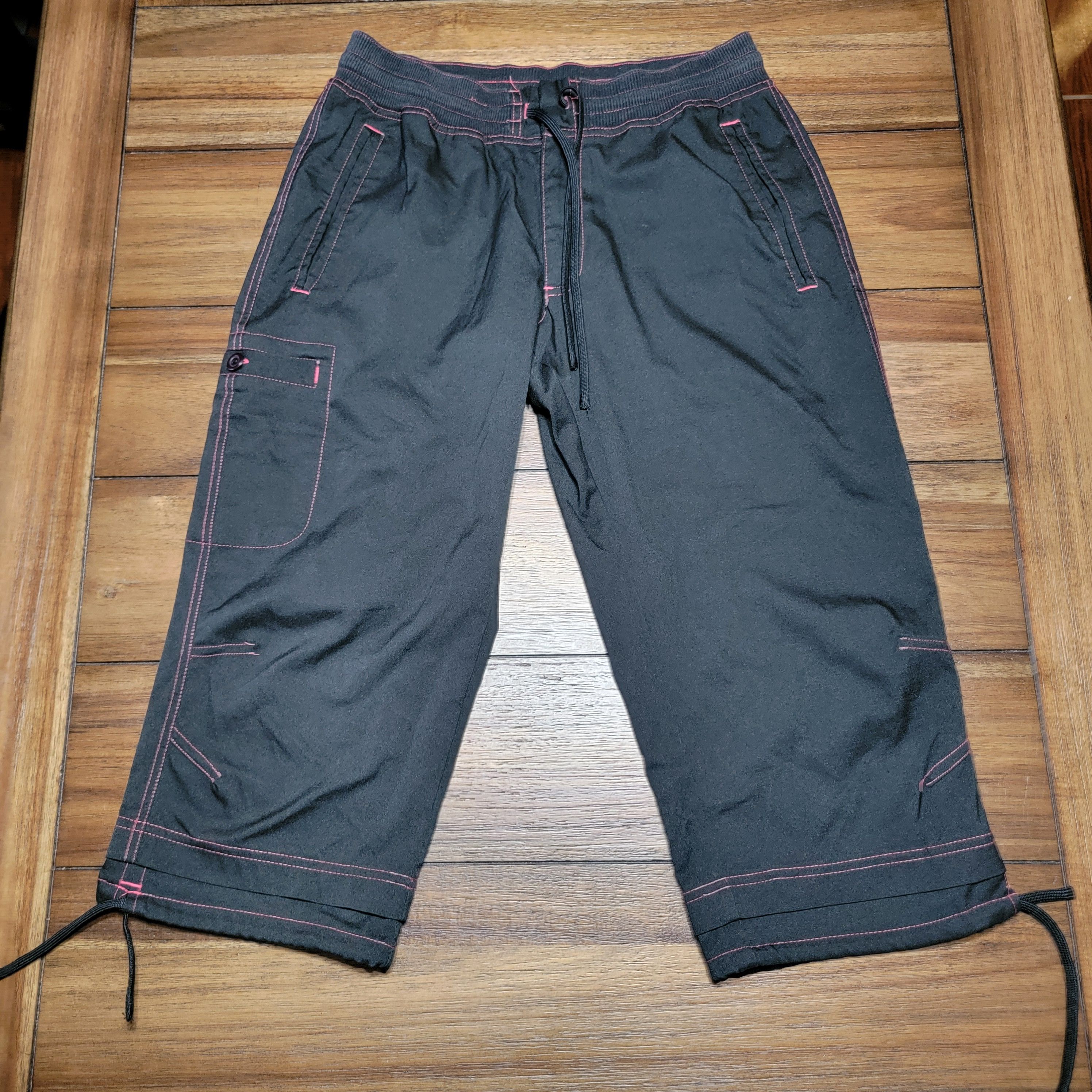 Other BCG Black w/ Pink Trim Capri Pants - Size Small Size 28" / US 6 / IT 42 - 1 Thumbnail