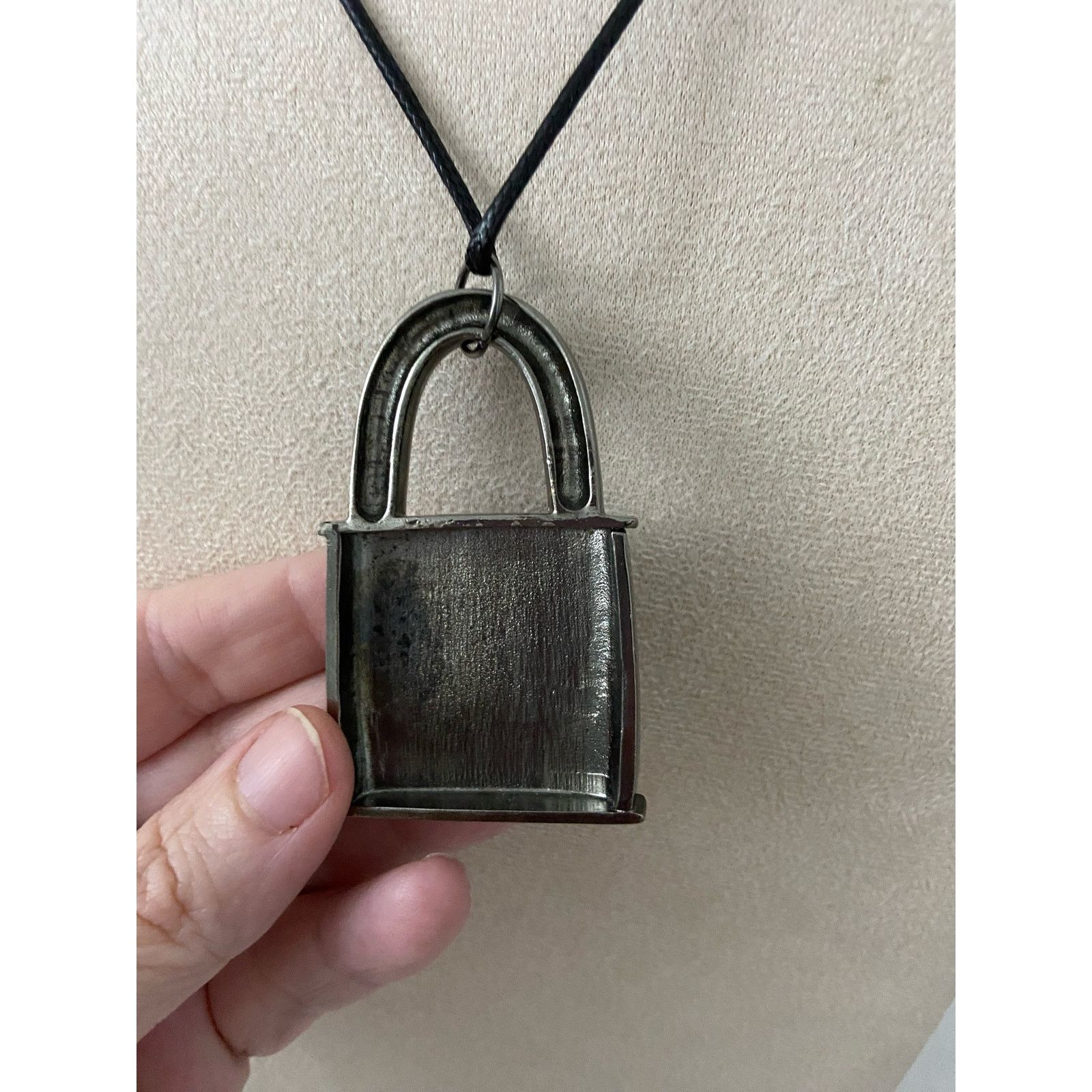 Handmade Upcycled gunmetal padlock necklace with rhinestone heart Size ONE SIZE - 3 Thumbnail