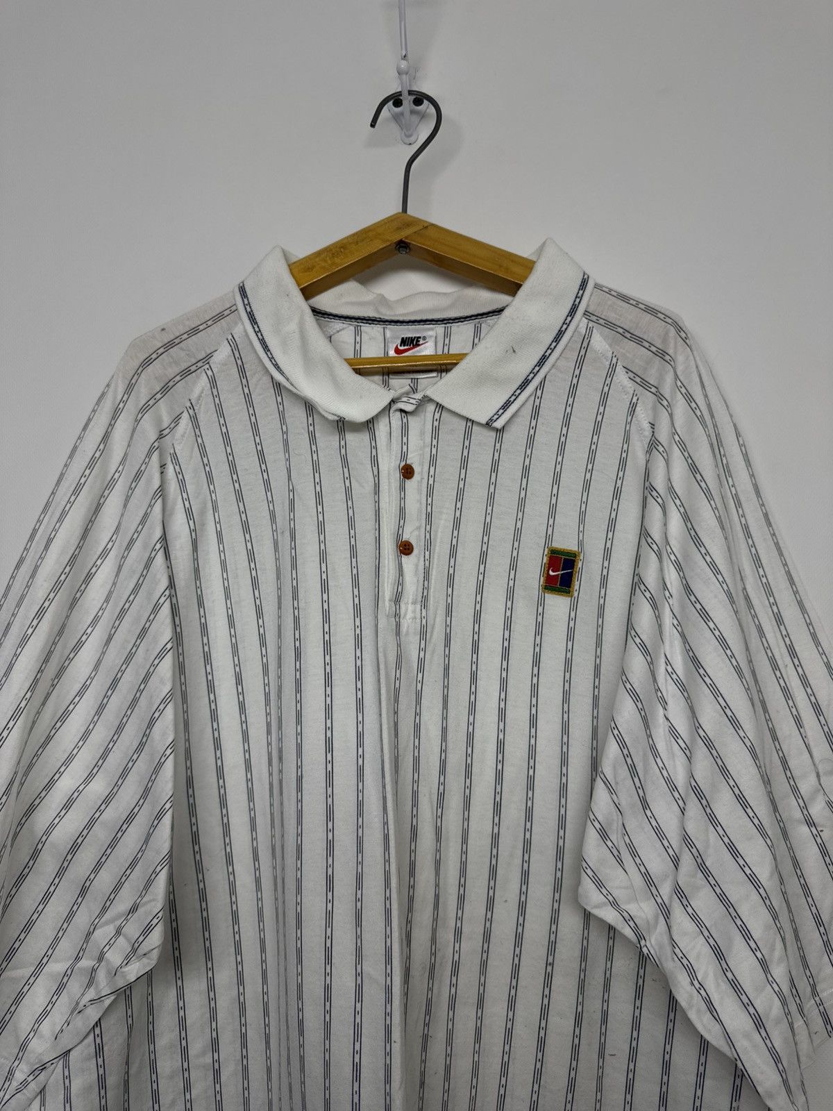 Nike 90s Vintage Nike Court White Stripped Polo Size US XL / EU 56 / 4 - 2 Thumbnail