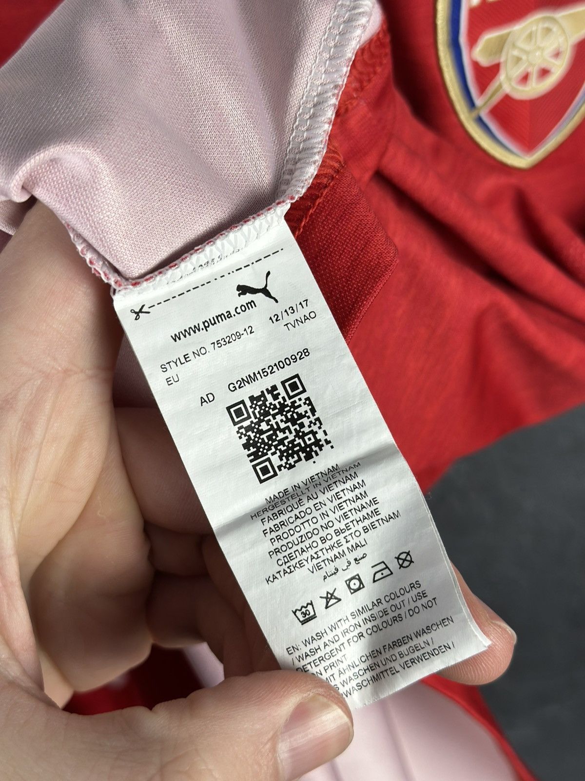 Puma ARSENAL 2015/2016 HOME FOOTBALL SHIRT PUMA SOCCER JERSEY Size US M / EU 48-50 / 2 - 8 Thumbnail