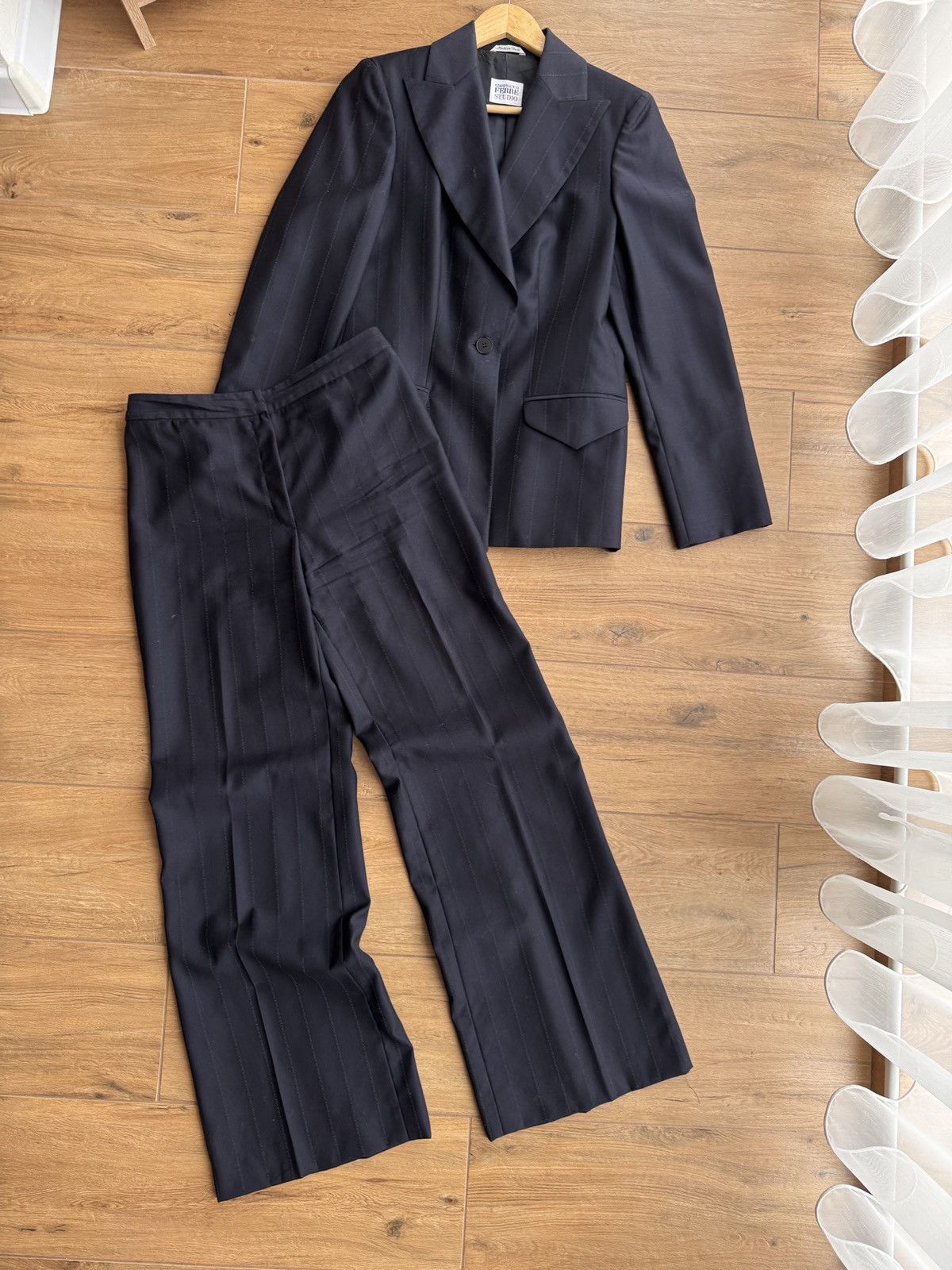 Vintage Vintage Gianfranco Ferre Studio Luxury Pants&Blazer W' Suit Size M / US 6-8 / IT 42-44 - 1 Thumbnail