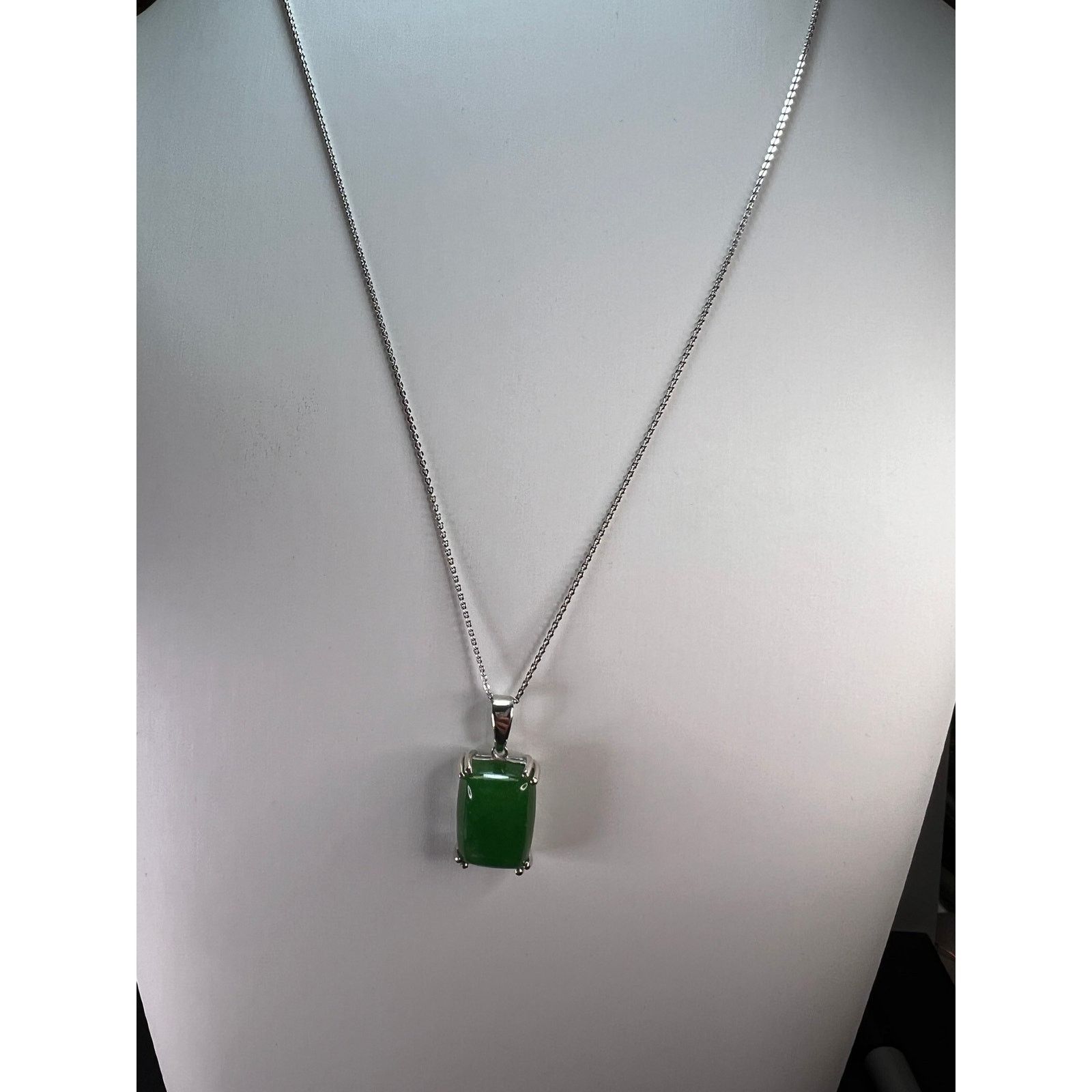 Other Jade pendant and chain necklace in platinum over sterling Size ONE SIZE - 4 Thumbnail