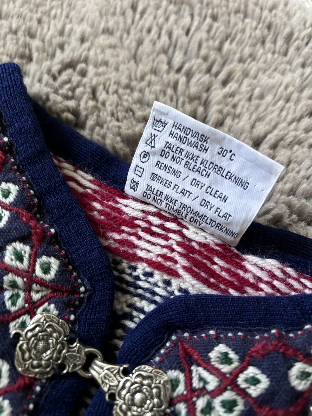 Dale Of Norway × Vintage Voss Scandinavian Norway Wool Sweater size XL Size US XL / EU 56 / 4 - 6 Thumbnail