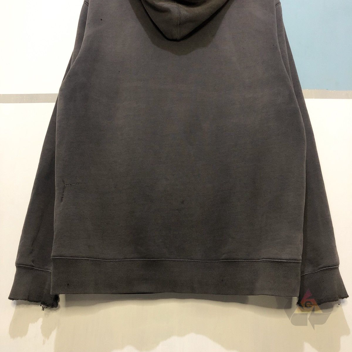 Japanese Brand × Vans × Vintage Vintage THRASHED VANS Big Logo Hoodie Size US M / EU 48-50 / 2 - 14 Thumbnail