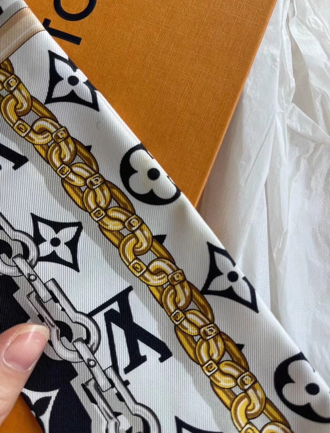 Louis Vuitton Louis Vuitton Black & White Monogram Headband Scarf Size ONE SIZE - 6 Thumbnail