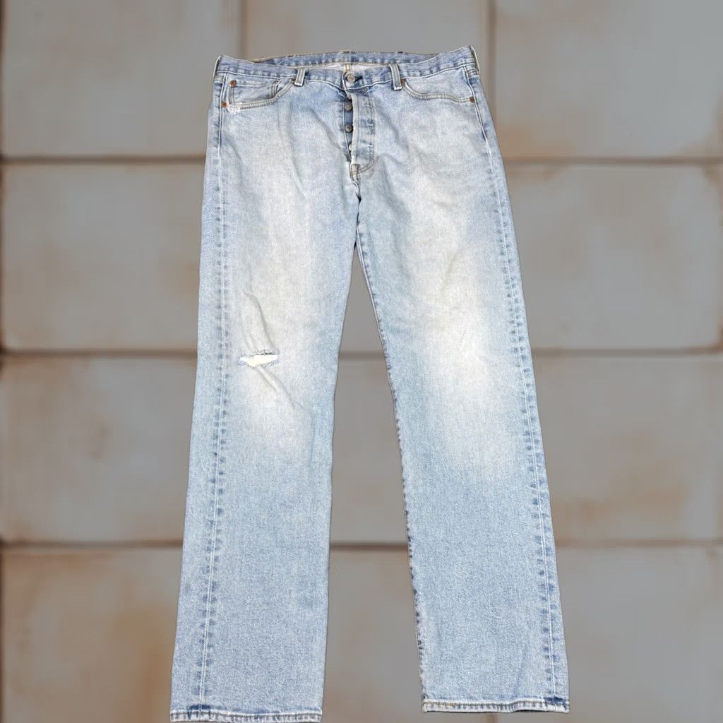 Levi's VINTAGE Levi's 501 Jeans Mens 38x32 Light Wash Distressed