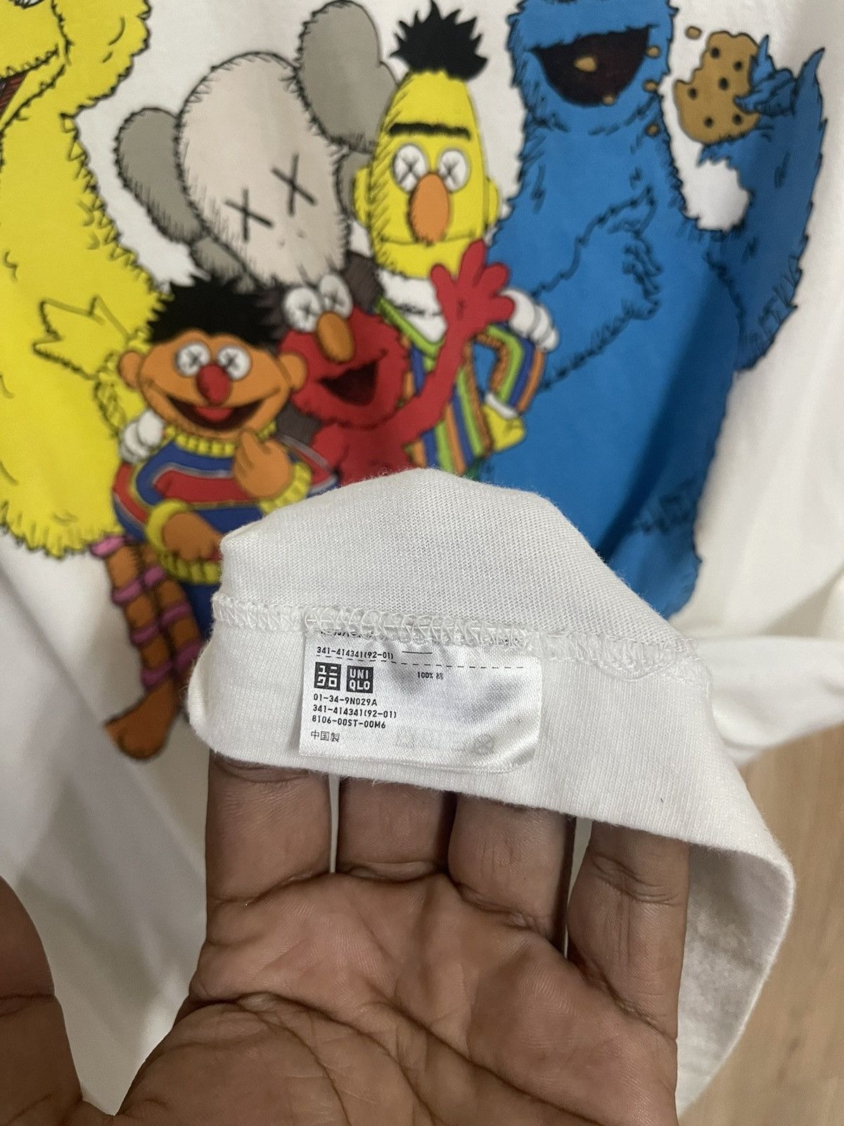 Kaws × Uniqlo Vintage Kaws x Uniqlo x Sesame Street T shirt XL Rare Size US XL / EU 56 / 4 - 6 Thumbnail