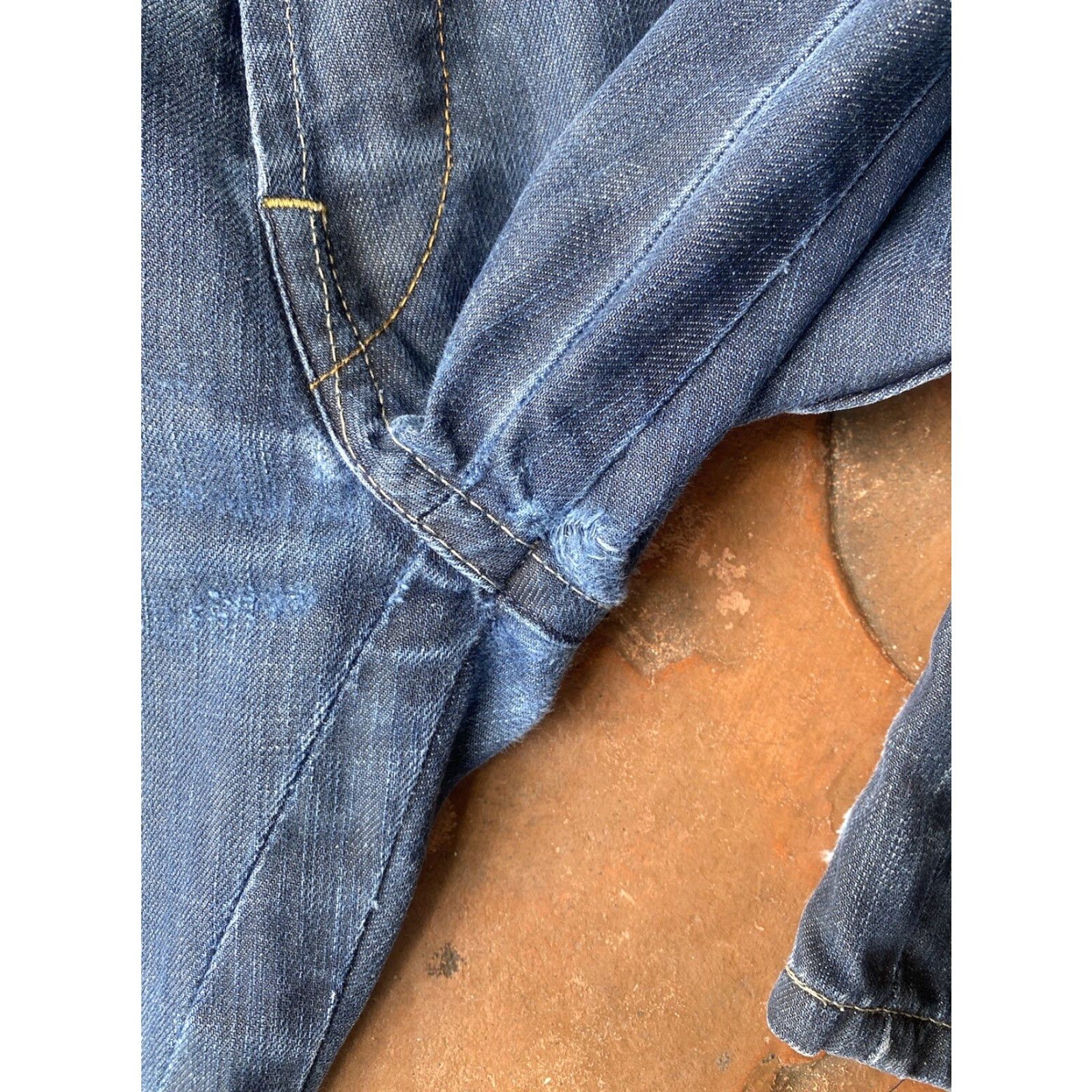 Vintage G Star Raw 3301 Jeans Men’s Straight Denim Blue Dark Wash 36 Button Fly 5-Pocket Regular Fit Size US 36 / EU 52 - 7 Thumbnail