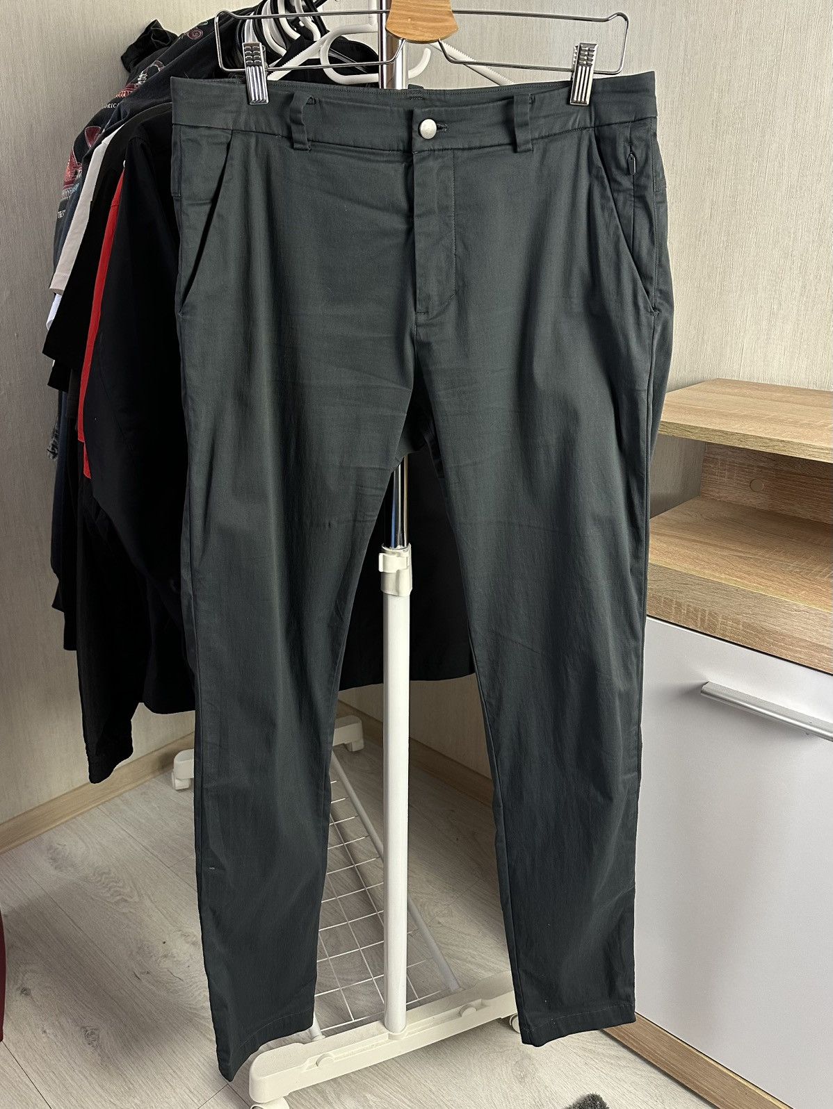 Lululemon Lululemon Pants Mens 32 ABC Slim Fit Warpstreme Size US 32 / EU 48 - 1 Thumbnail