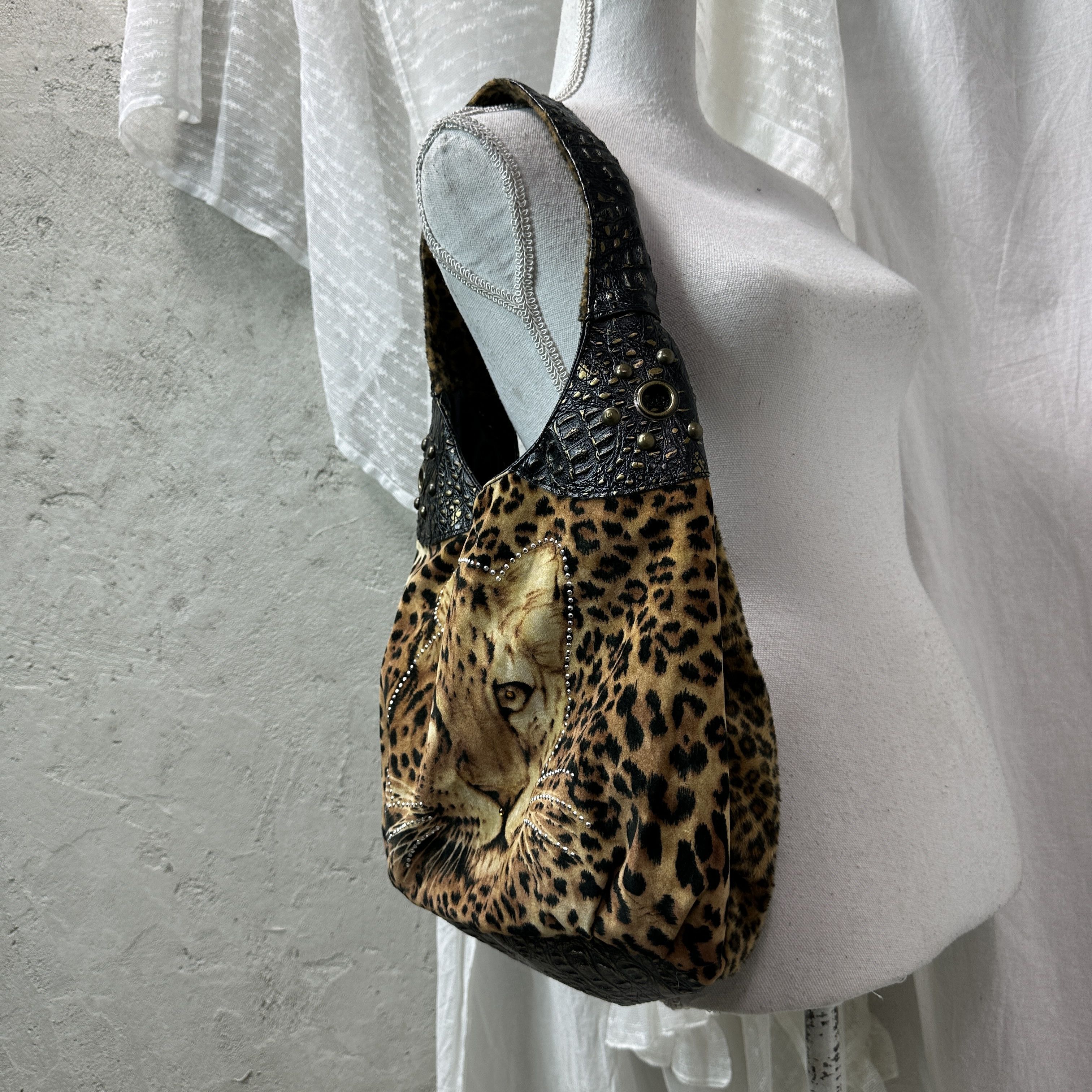 Vintage Vintage Avant Garde Hobo Cheetah Swag Bag Y2K Size ONE SIZE - 1 Thumbnail