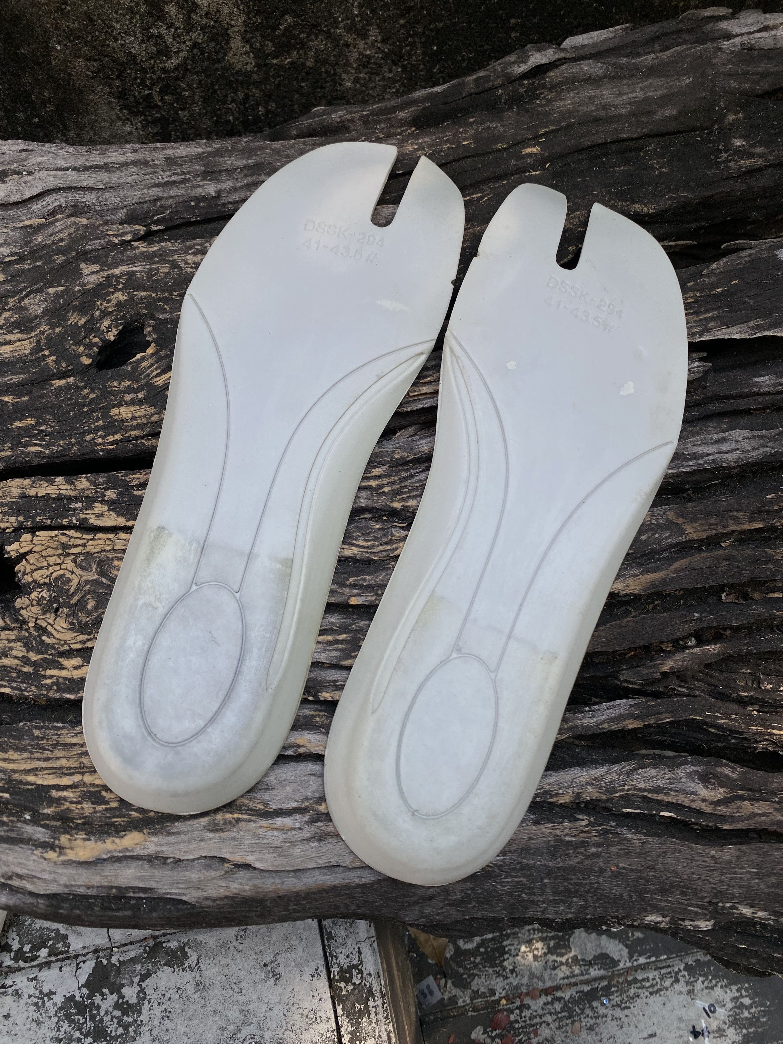 Maison Margiela Maison Margiela Tabi Canvas White EU41.5 Size US 8.5 / EU 41-42 - 10 Thumbnail