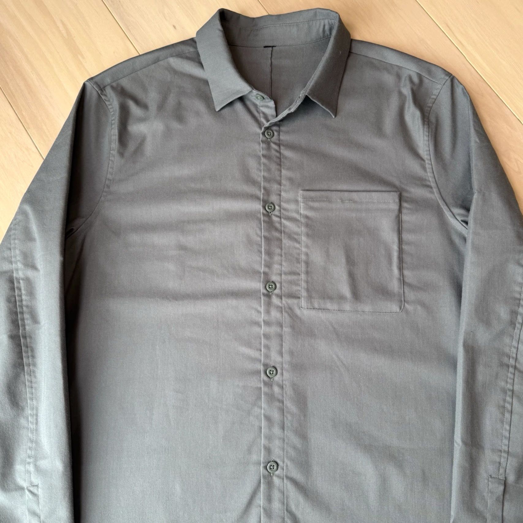 Lululemon Lululemon Utility Shirt L Dark Gray Long Sleeve Shirt Mens Casual Workwear Button-Down Collared Button-Up Pockets Solid Gray Vintage: No Size US L / EU 52-54 / 3 - 4 Thumbnail