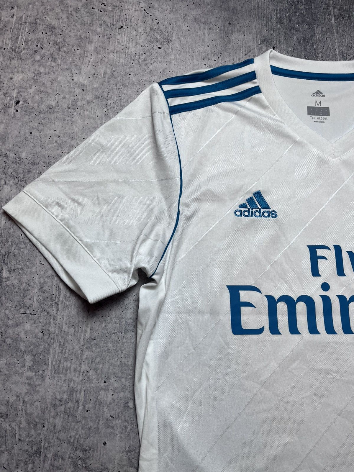 Adidas REAL MADRID 2017 2018 HOME SHIRT JERSEY ADIDAS AZ8059 sz M Size US M / EU 48-50 / 2 - 2 Thumbnail