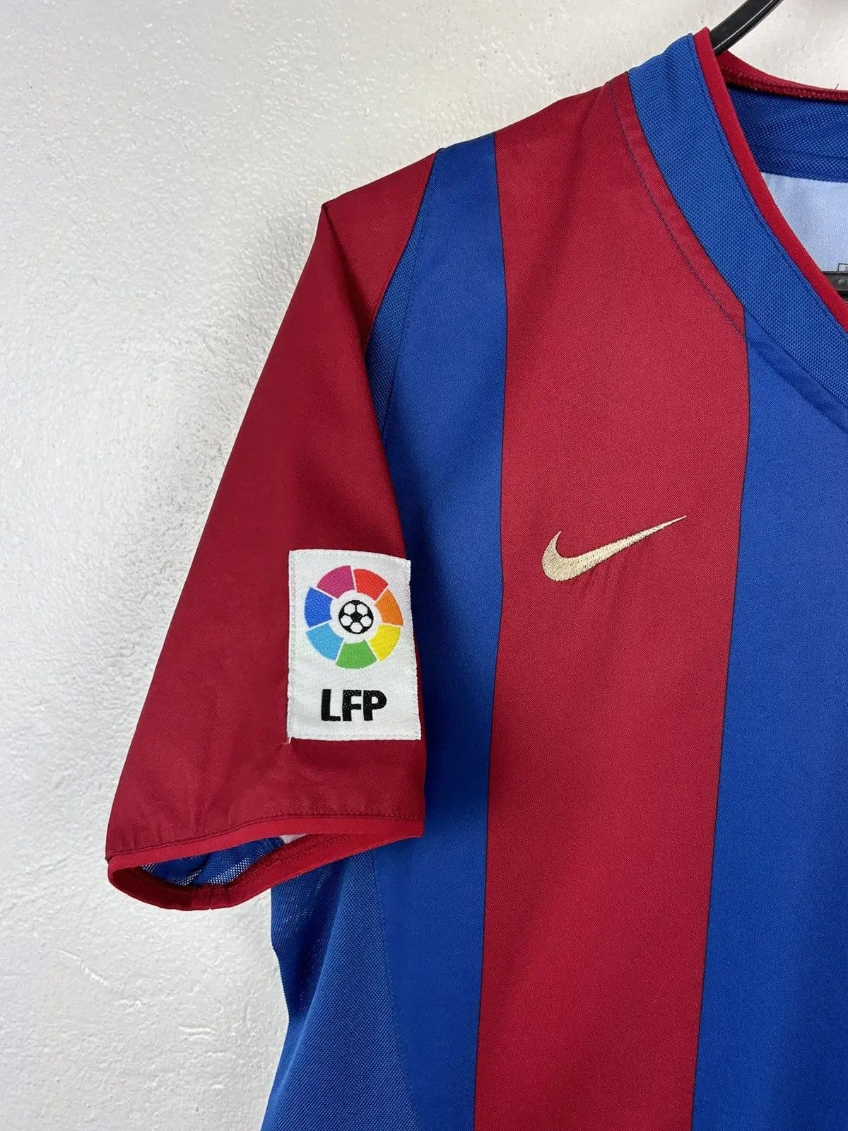 Nike Vintage Nike x FC Barcelona 2002/03 Home Kit Youth Jersey Size US S / EU 44-46 / 1 - 3 Thumbnail