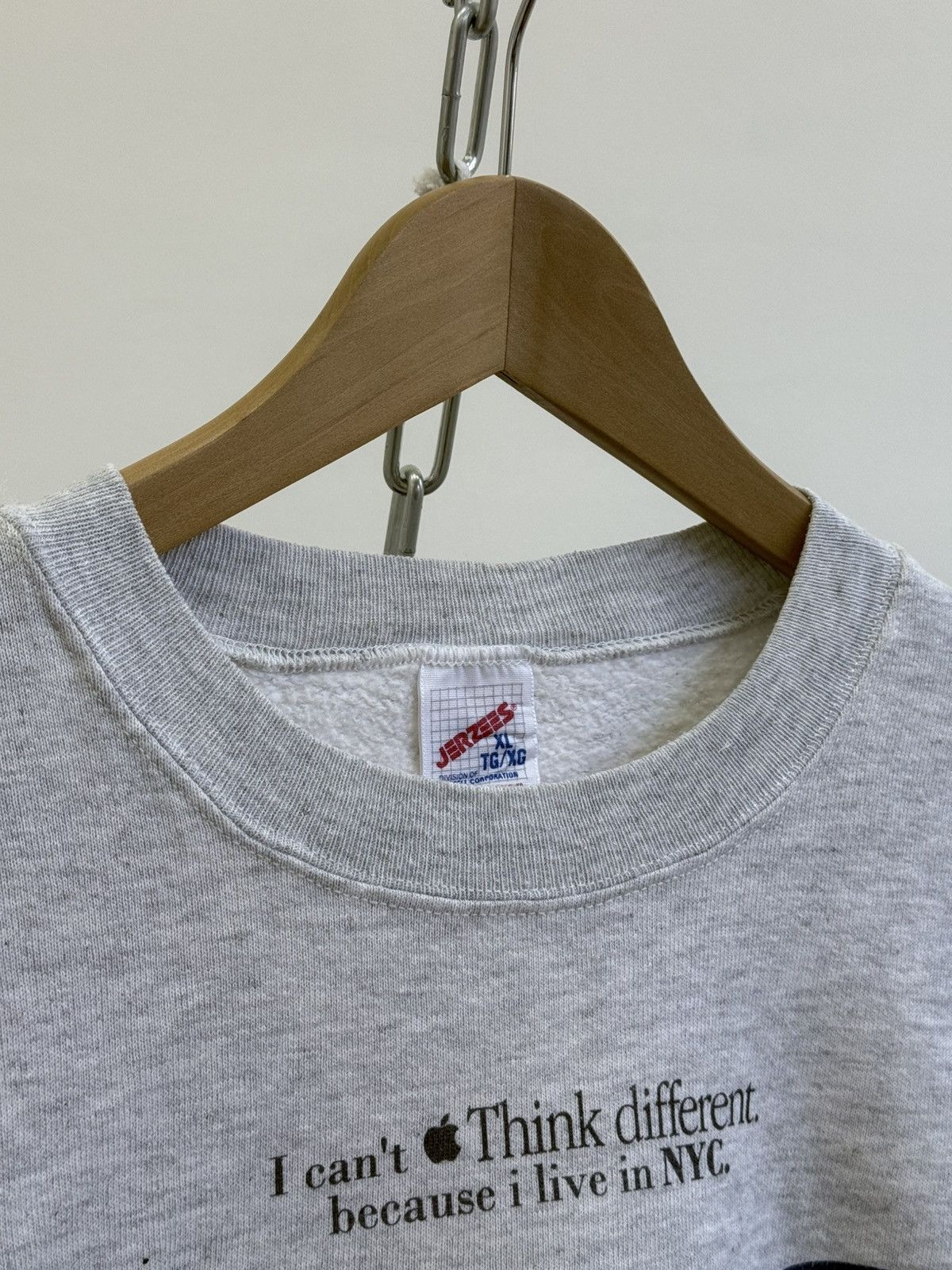 Apple Vintage 90s Apple NYC Graphic Sweatshirt Size US XL / EU 56 / 4 - 8 Thumbnail