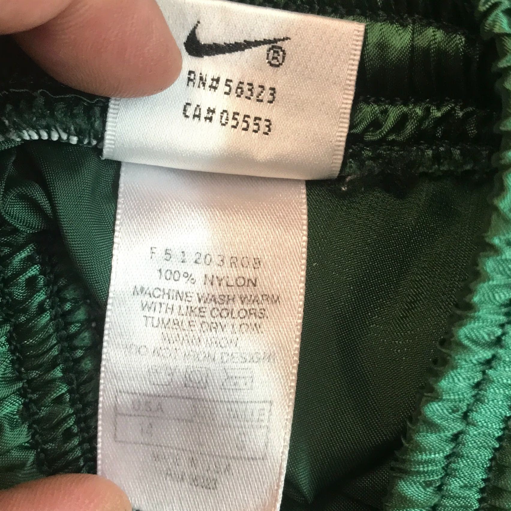 Nike Nike Shorts Women Athletic Green Size 14 Drawstring 4 in Inseam Regular Nylon Activewear Size 24" / US 00 / IT 34 - 6 Thumbnail
