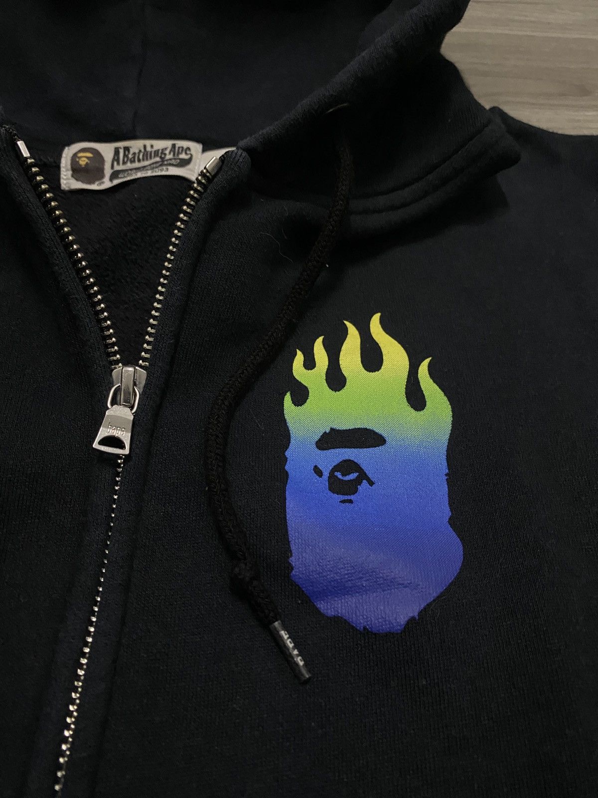 Bape LIKE NEW - BAPE FLAME GRADIENT HOODIE ZIP UP RARE STEAL Size US M / EU 48-50 / 2 - 2 Thumbnail