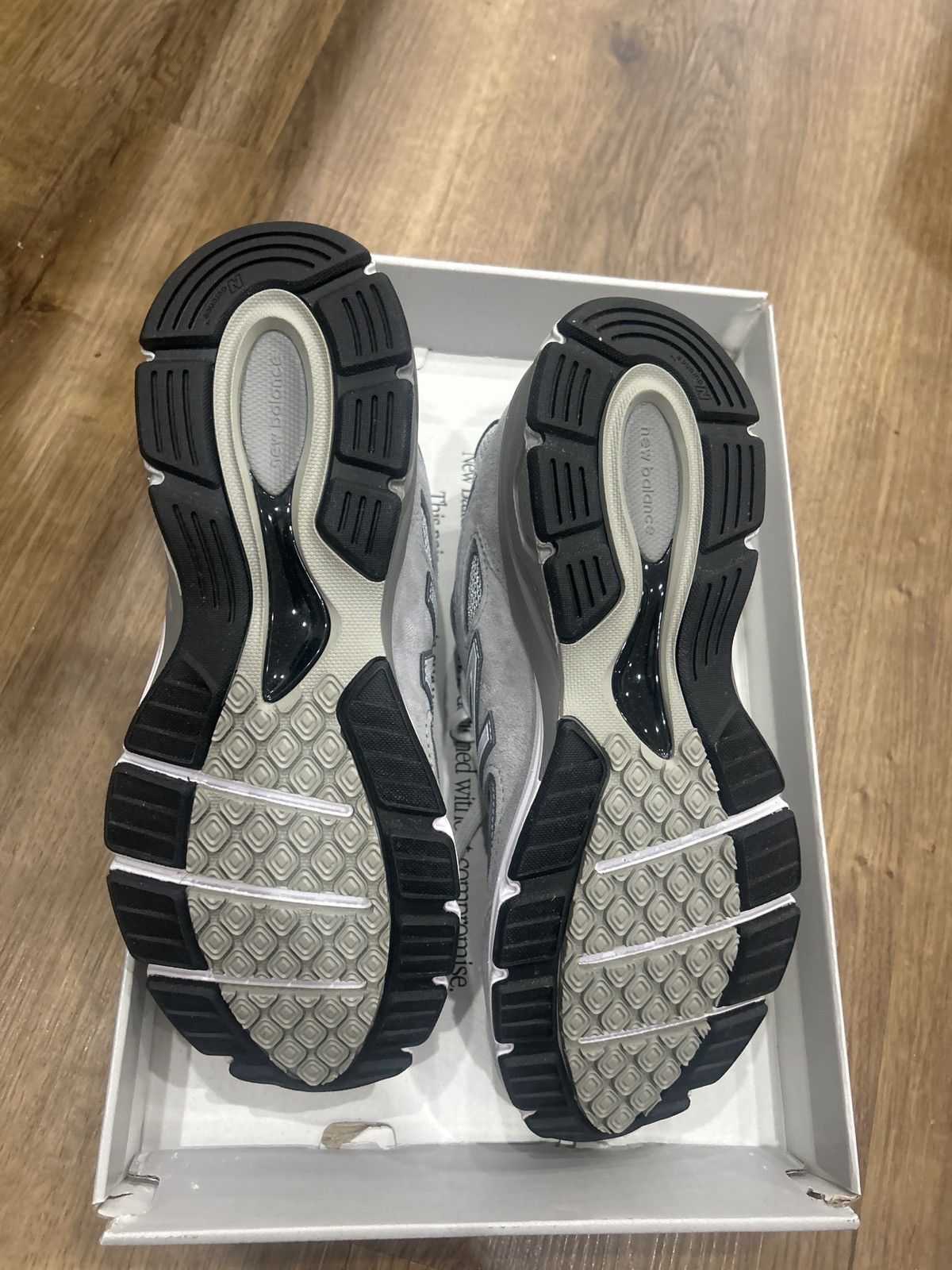 New Balance New Balance 990v4 Grey Size US 7 / EU 40 - 1 Thumbnail