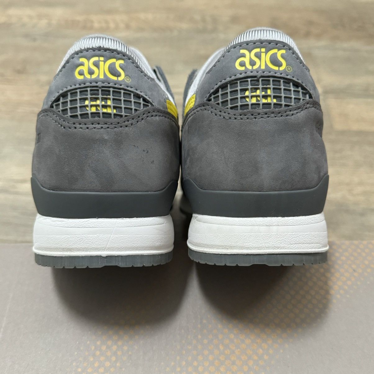 Asics × Ronnie Fieg ASICS Ronnie Fieg x Gel Lyte 3 III Super Yellow Kith Size US 9 / EU 42 - 7 Thumbnail