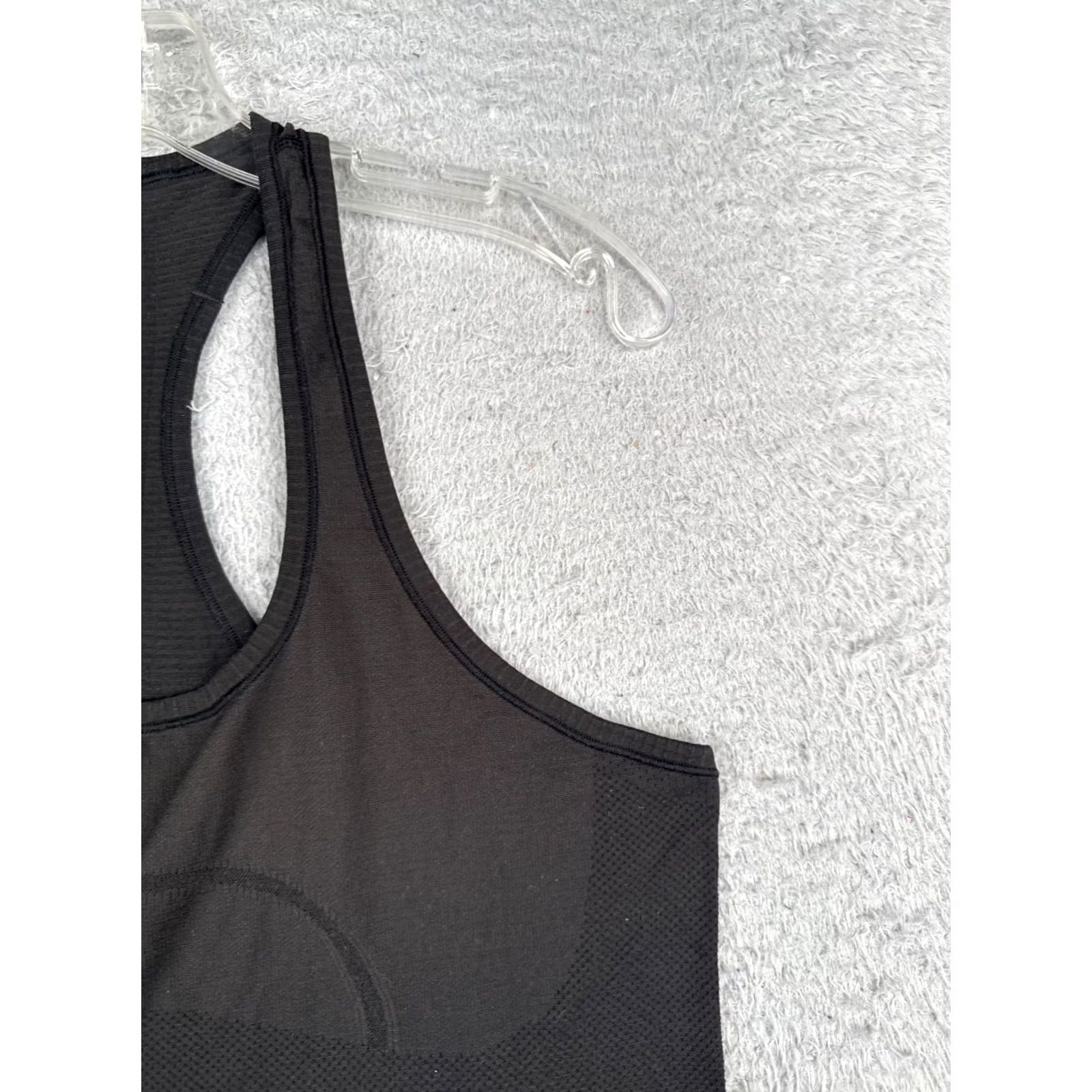 Lululemon Lululemon Shirt Women 12 Black Swiftly Tech Tank Running Gym Workout Casual Sleeveless Racerback Athletic Fit Size XL / US 12-14 / IT 48-50 - 2 Thumbnail