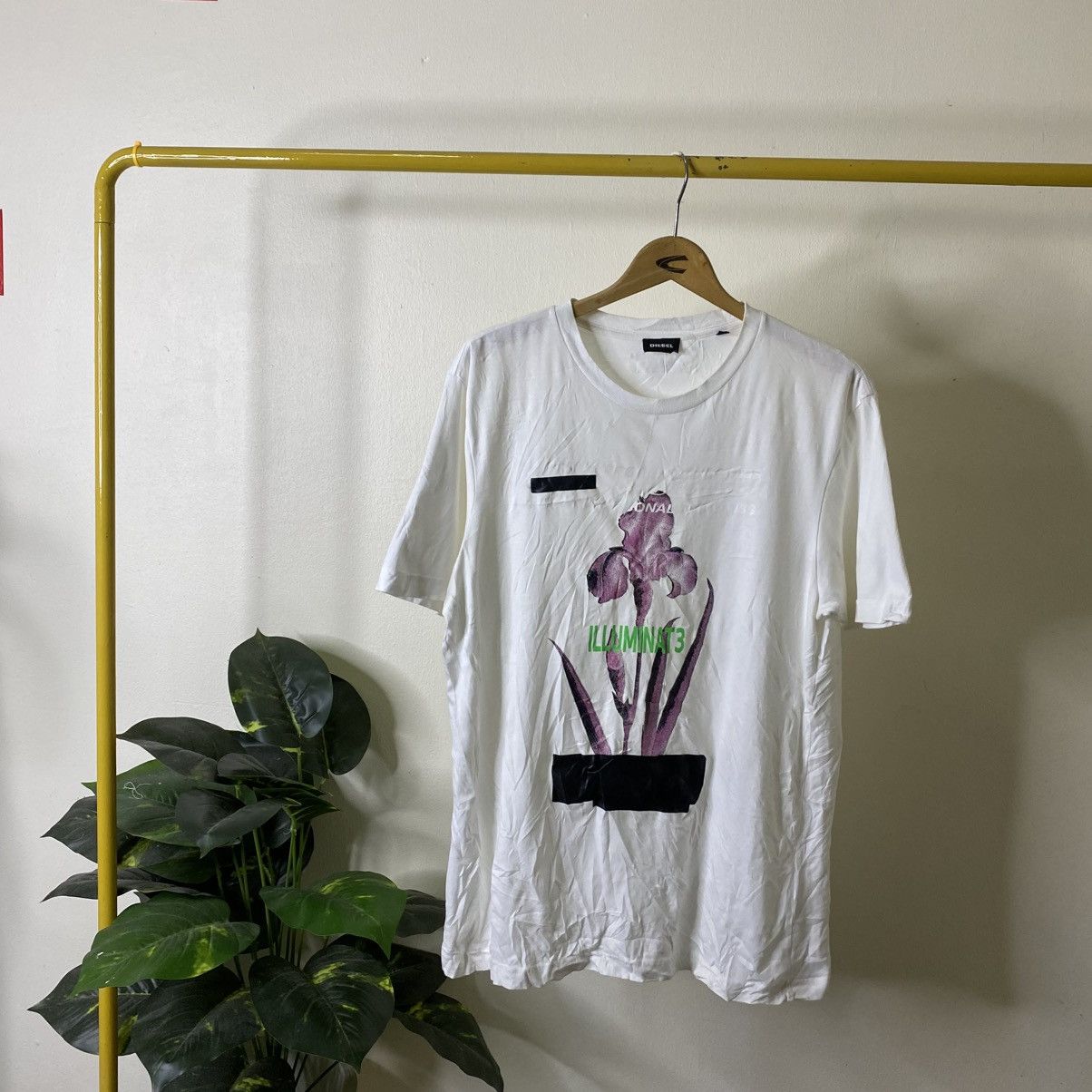 Diesel Vintage Y2K Diesel Illuminate T Shirt Size US L / EU 52-54 / 3 - 1 Thumbnail