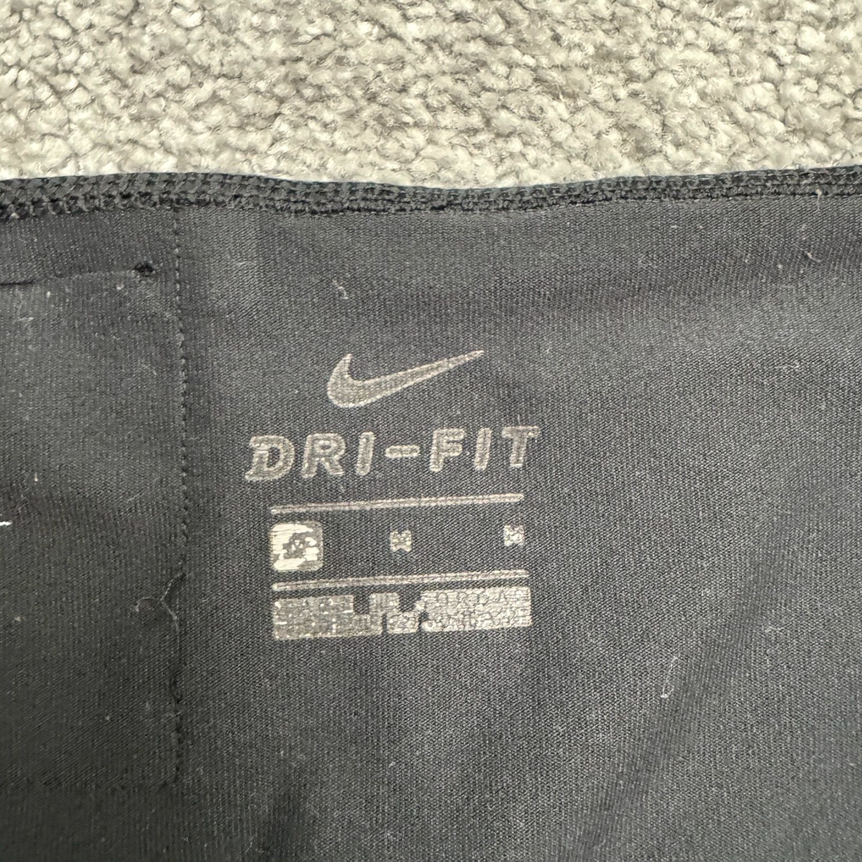 Nike VINTAGE Nike Dri-Fit Legend Compression Leggings Womens Medium Black Activewear Gym Yoga Size 28" / US 6 / IT 42 - 6 Thumbnail