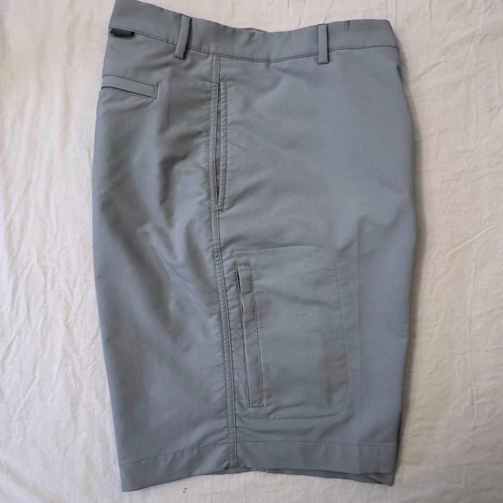 Greg Norman Greg Norman Mens Golf Shorts Size 38 Aqua Flat Front Size US 38 / EU 54 - 12 Thumbnail