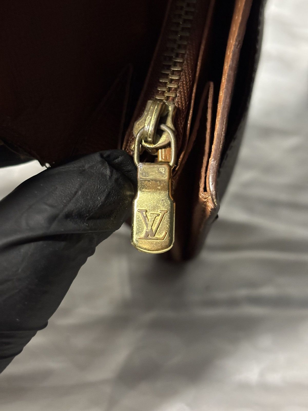 Louis Vuitton (very worn) Louis Vuitton Long Wallet Size ONE SIZE - 23 Thumbnail