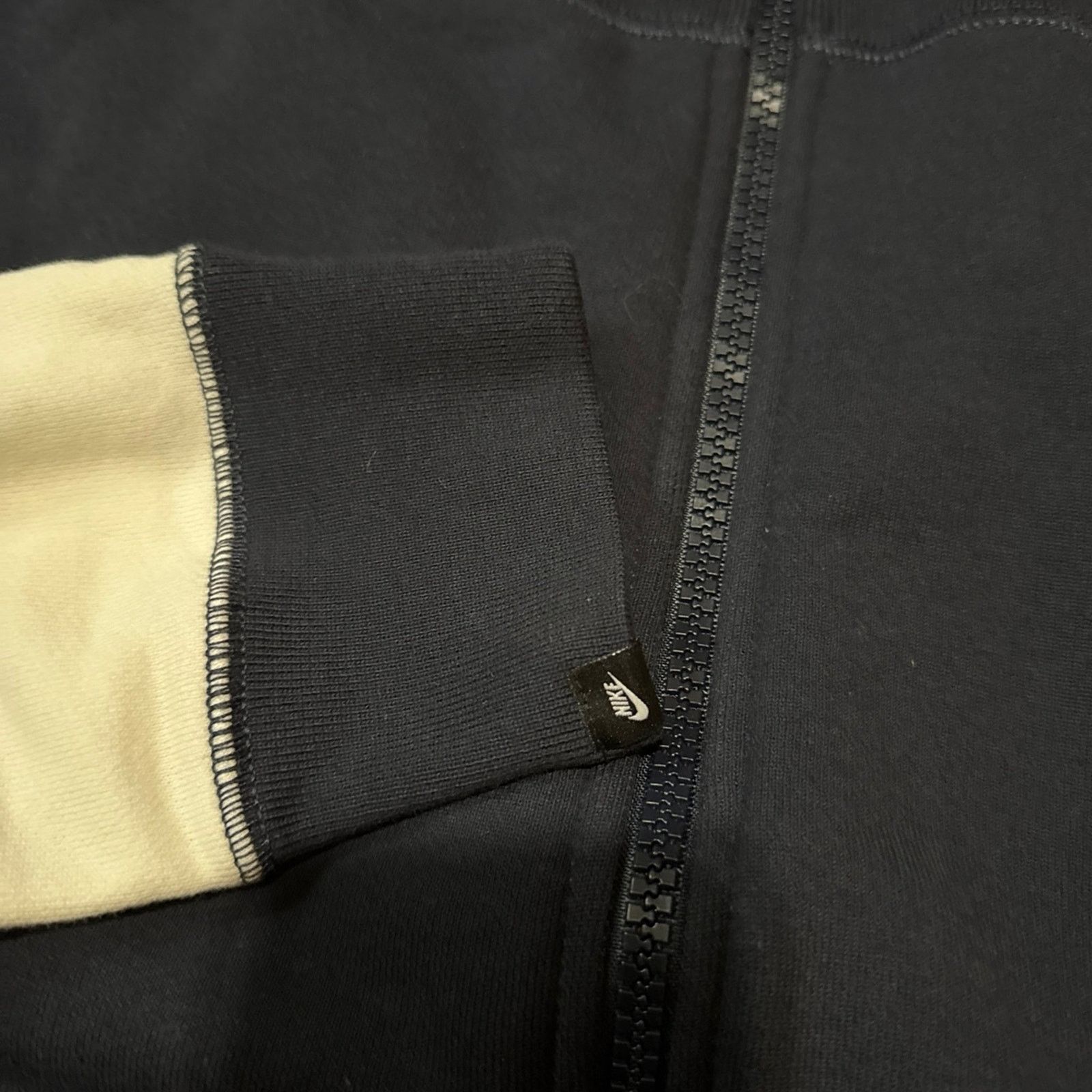 Nike 2010 Nike Spell Out Zip Up Varsity Style Hoodie Sweatshirt Size US XL / EU 56 / 4 - 4 Thumbnail