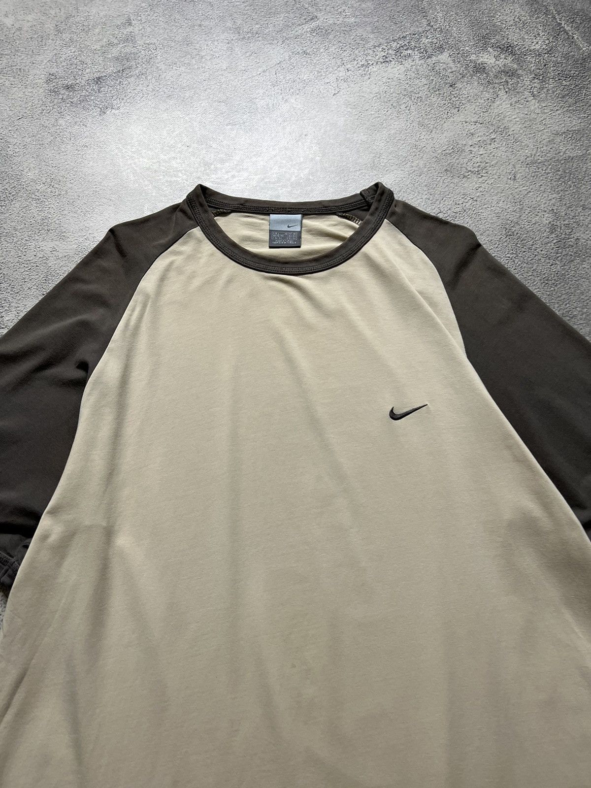 Vintage Vintage Y2k Nike 💛 Faded Mini Swoosh T-Shirt 00’s Size US L / EU 52-54 / 3 - 5 Thumbnail