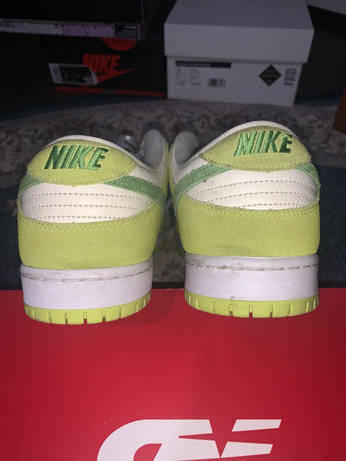 Nike 2022 Nike Sb Dunk Low Green Apple Size US 11.5 / EU 44-45 - 9 Thumbnail