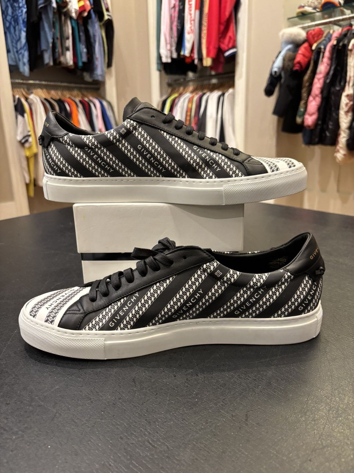 Givenchy Givenchy Low Top Sneakers Size US 12 / EU 45 - 2 Thumbnail