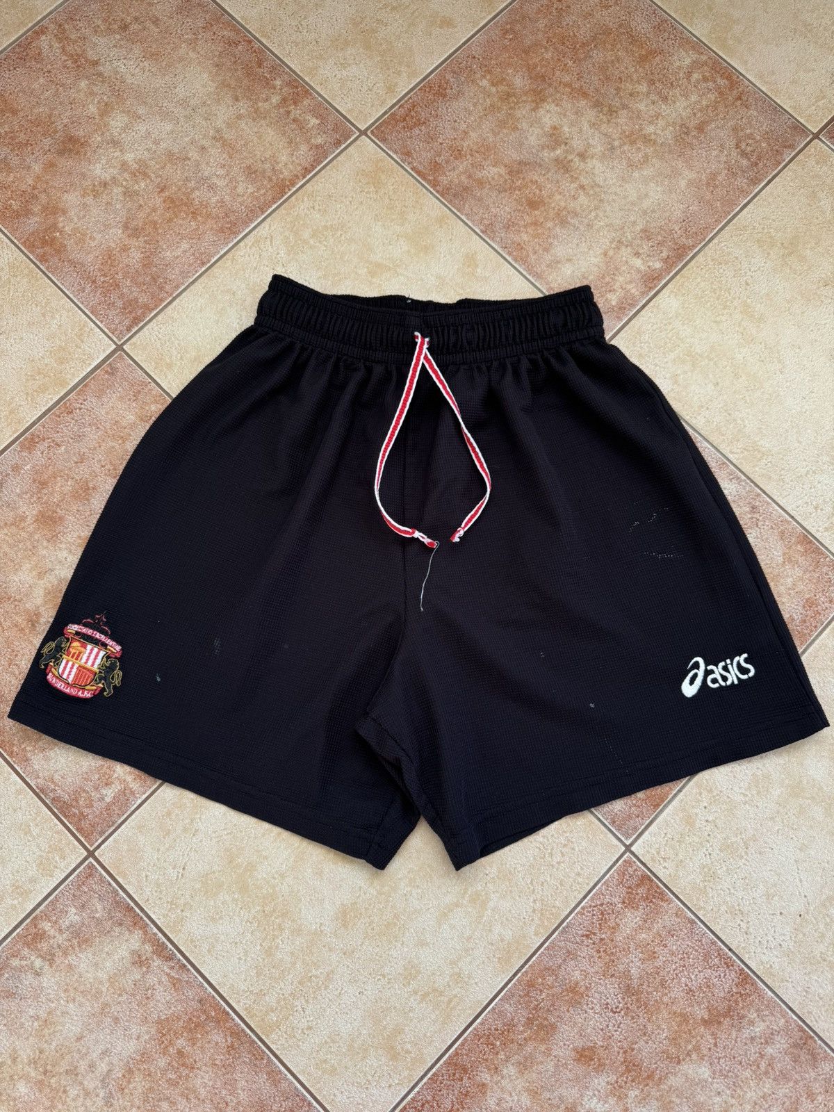 Asics × Vintage Vintage Sunderland 1997-1998 Home Soccer Shorts Football Kit Size US 36 / EU 52 - 1 Thumbnail