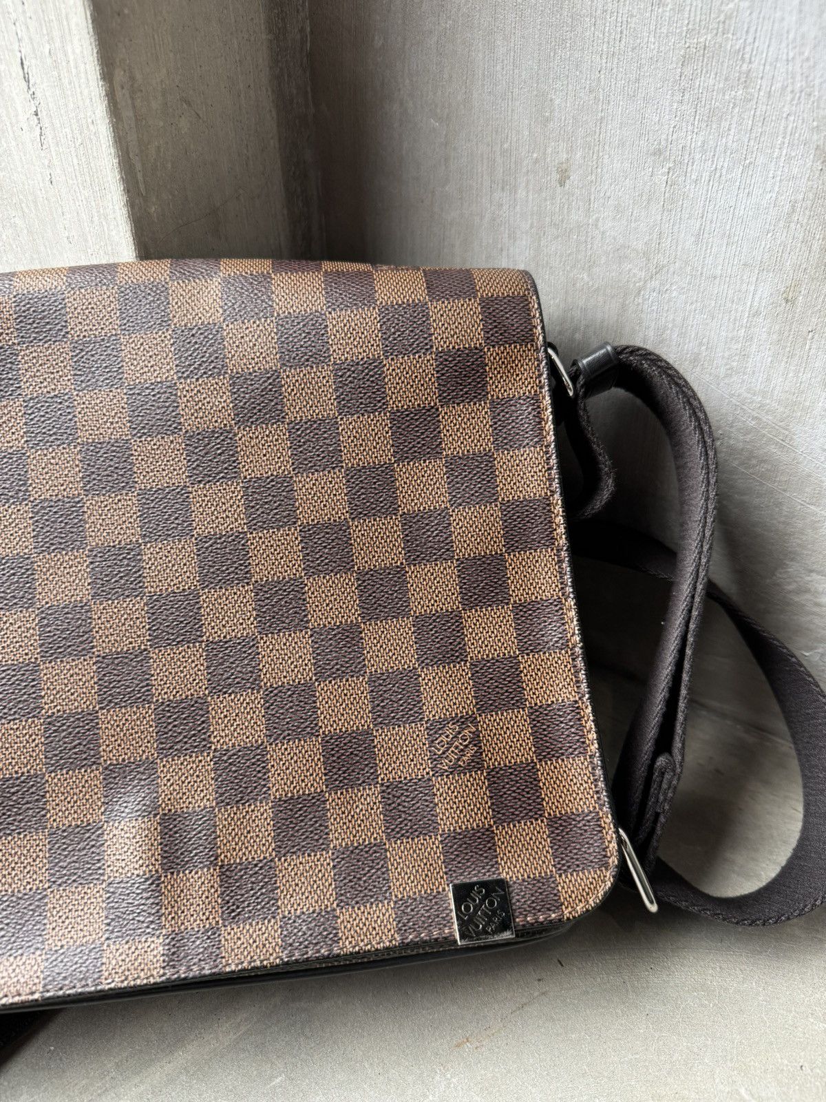 Louis Vuitton Louis Vuitton District NM Messenger Bag Damier PM Brown Size ONE SIZE - 3 Thumbnail
