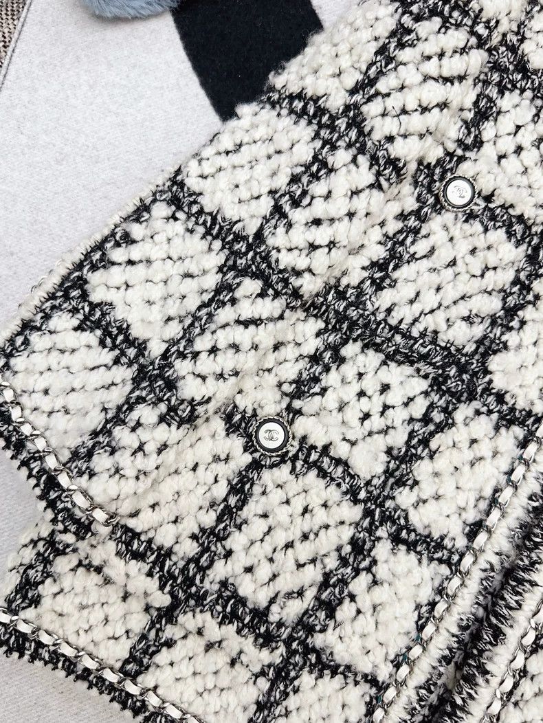Chanel Chanel 19B black and white plaid large wool knitted jacket Size XS / US 0-2 / IT 36-38 - 3 Thumbnail