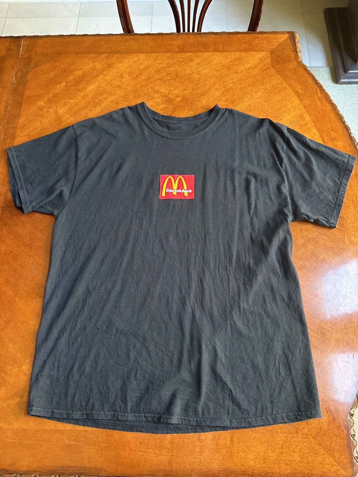 Travis Scott McDonald's★トラヴィス Sesame Black Tシャツ Travis Scott x McDonald's Sesame Inv T-Shirt Black/Brown