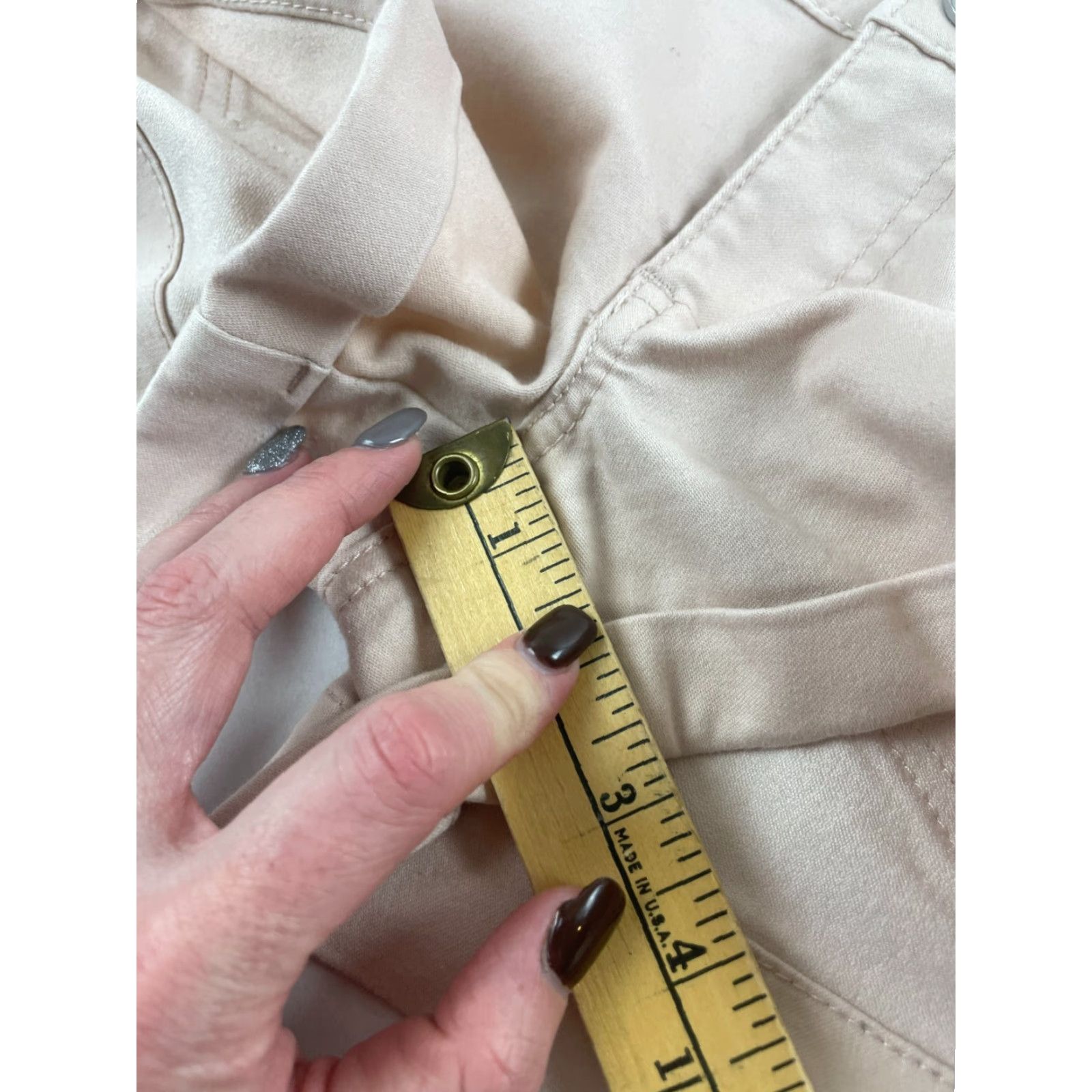 Vintage Xhilaration Shorts Women's Size 0 Peach Mid Rise Tri-Buttoned Pockets Size 42" / US 20 - 6 Thumbnail