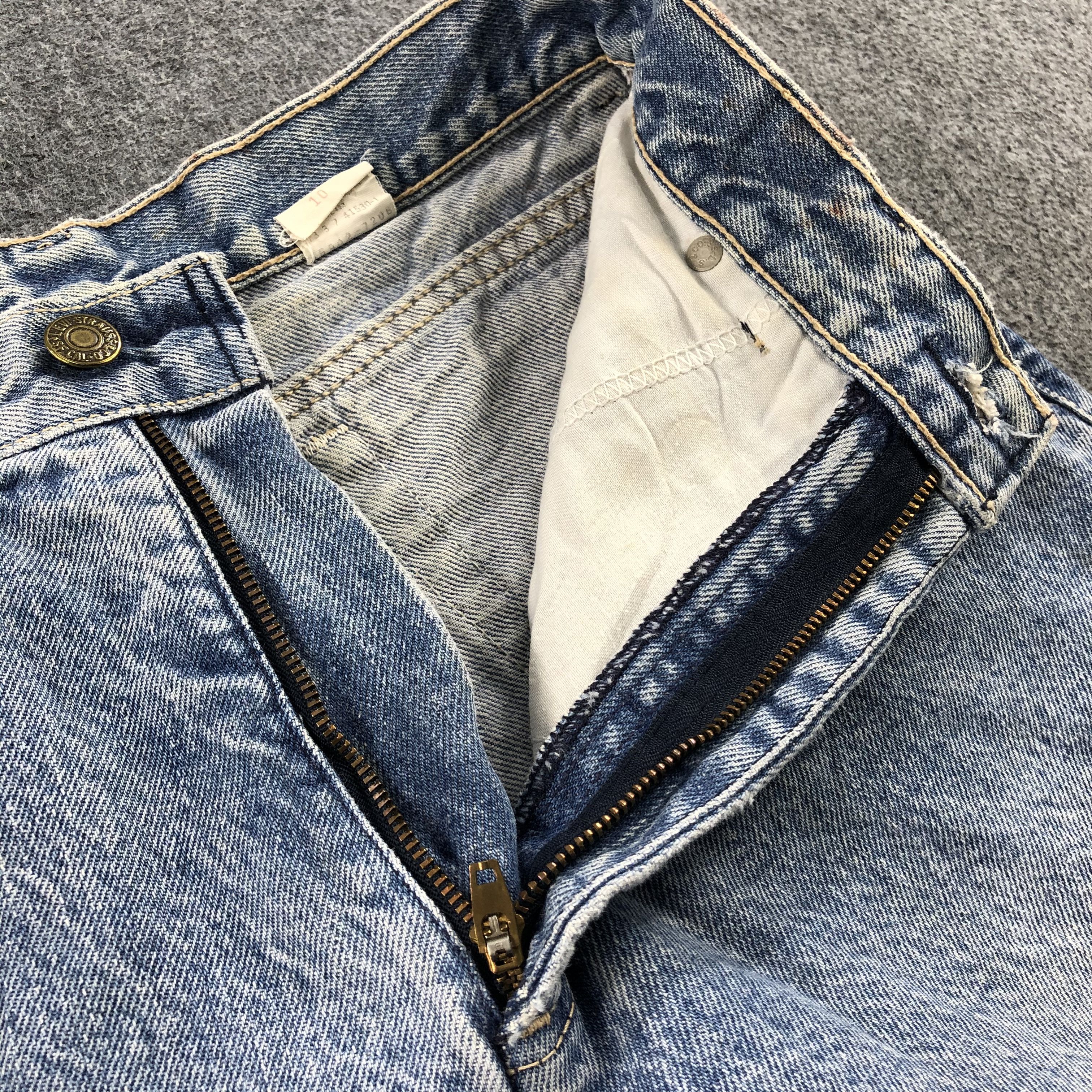 Levi's Vintage Light Wash Levis Jeans-J2214 Size US 26 / EU 42 - 9 Thumbnail