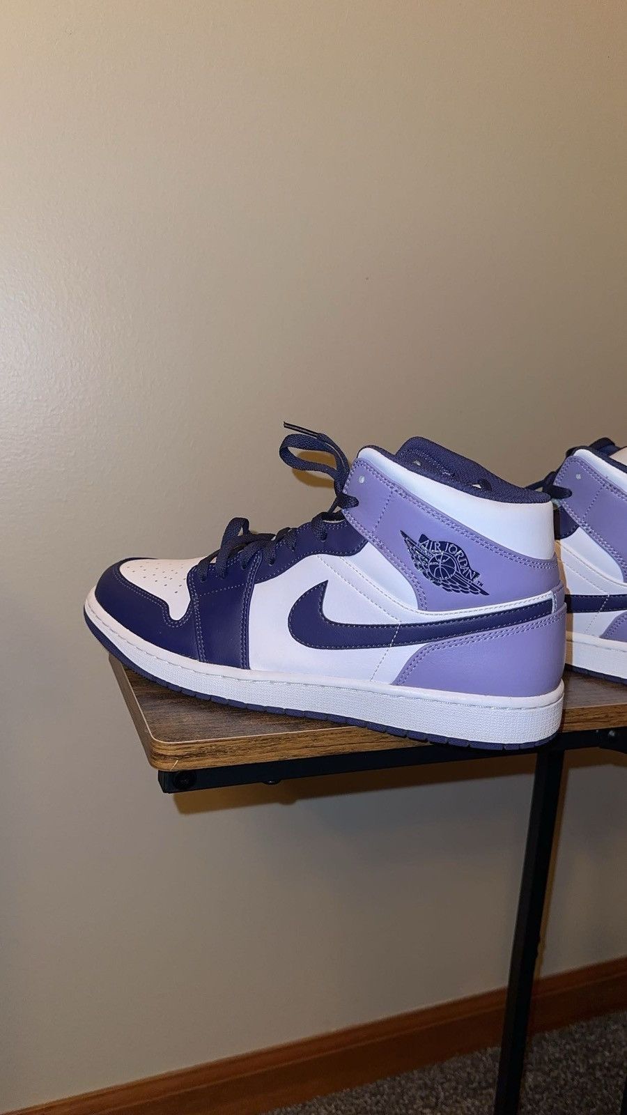 Nike Air Jordan 1 Mid Size US 11 / EU 44 - 4 Thumbnail