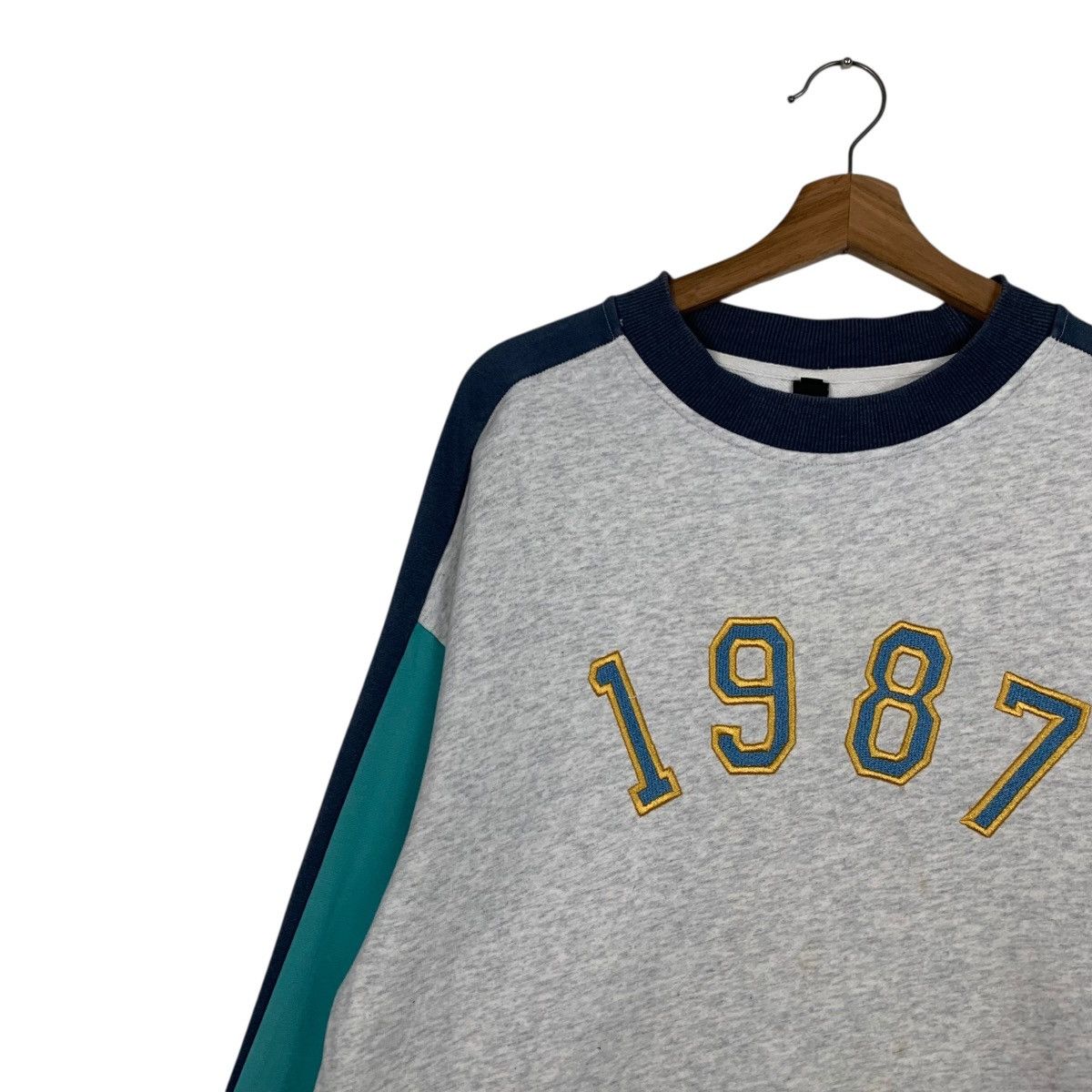 Other KAOKA 1987 Embroidered Crewneck Sweatshirt #3630-C166 Size US M / EU 48-50 / 2 - 3 Thumbnail